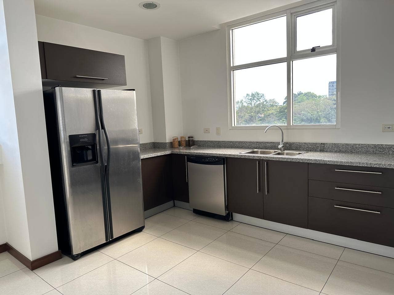 Three Bedroom condo with spectacular views — photo 5 of 19