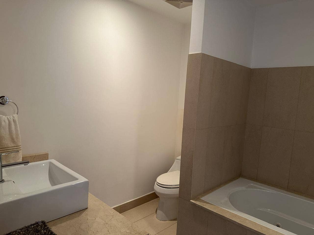 Three Bedroom condo with spectacular views — photo 13 of 19