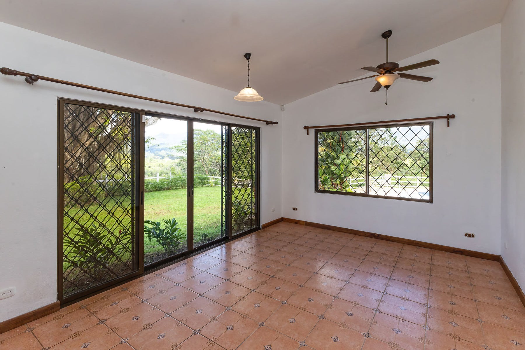 Luxury Nature Estate in Naranjito — photo 6 of 19