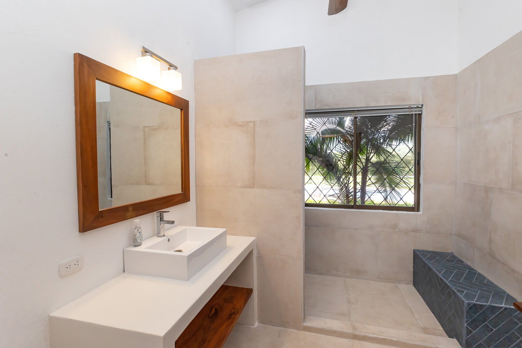 Luxury Nature Estate in Naranjito — photo 8 of 19