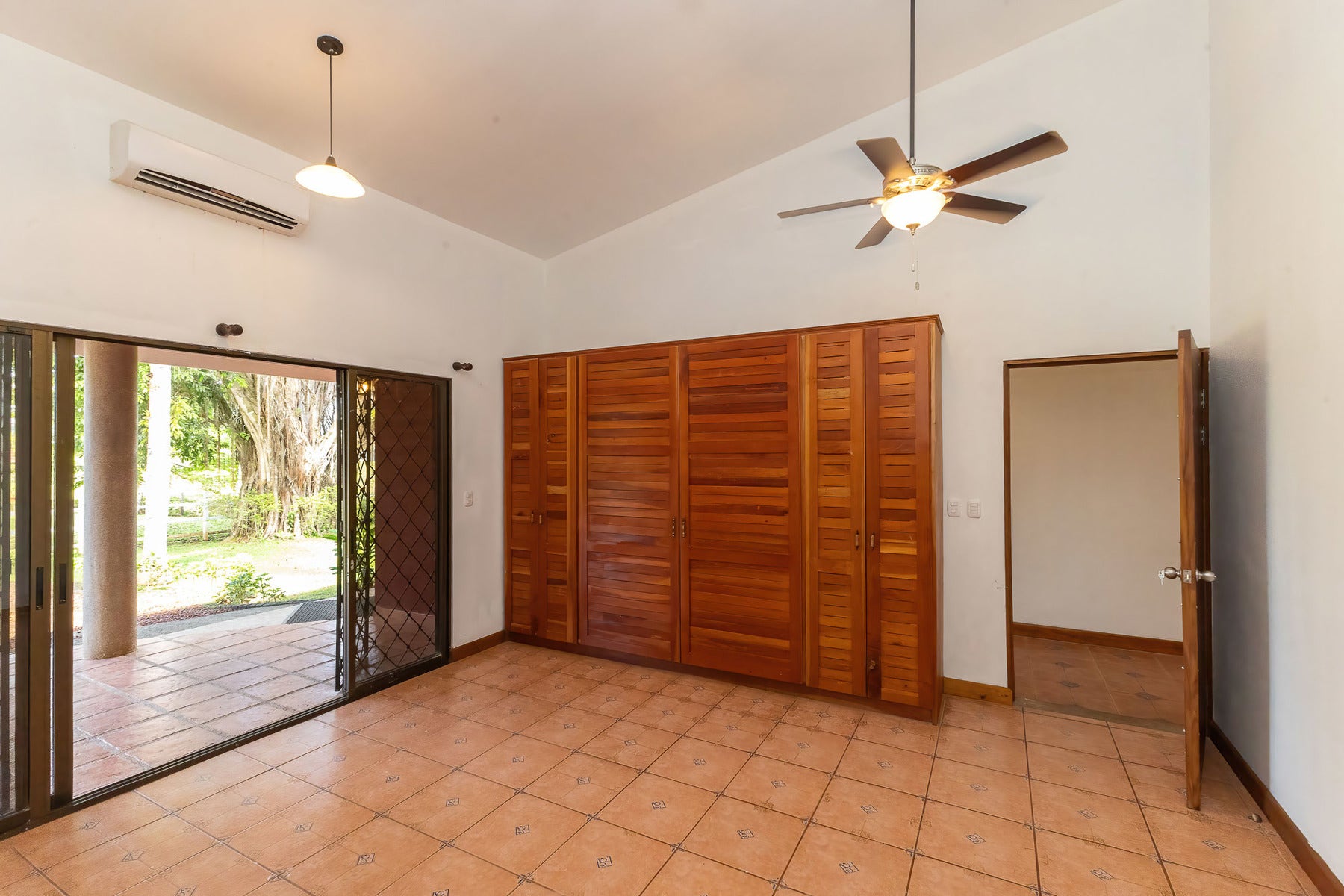Luxury Nature Estate in Naranjito — photo 9 of 19