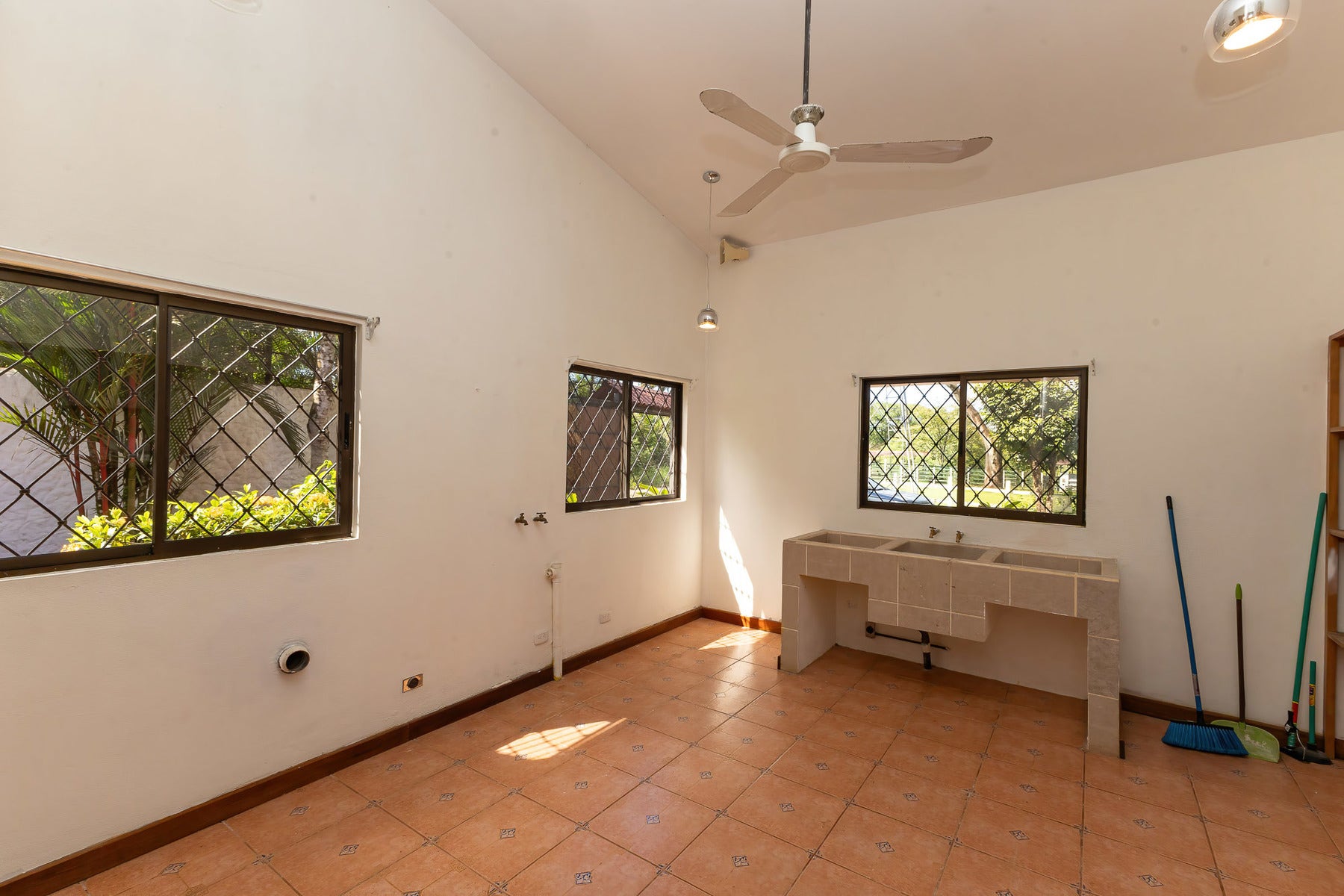 Luxury Nature Estate in Naranjito — photo 11 of 19