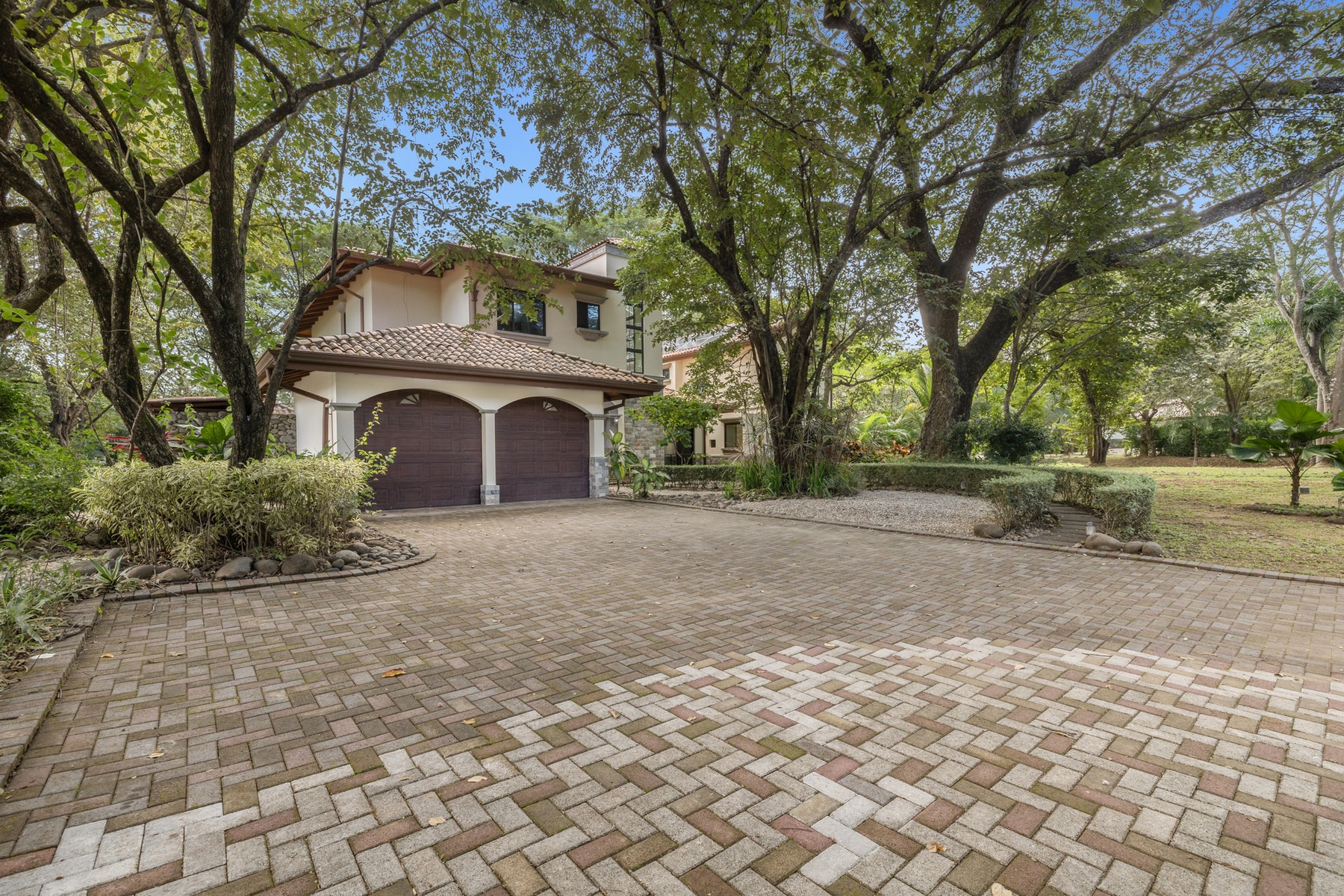 Luxury Home With Guest House — photo 2 of 19