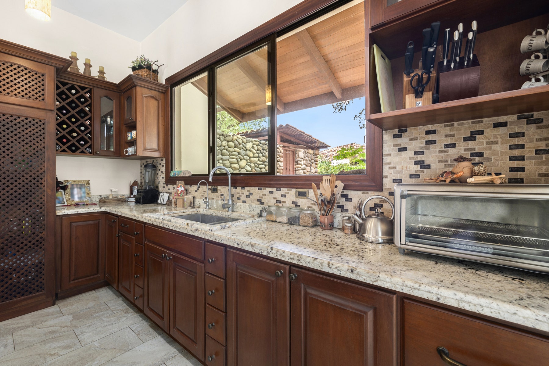 Luxury Home With Guest House — photo 6 of 19