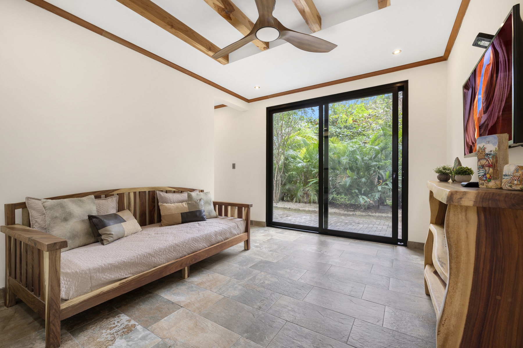Luxury Home With Guest House — photo 9 of 19