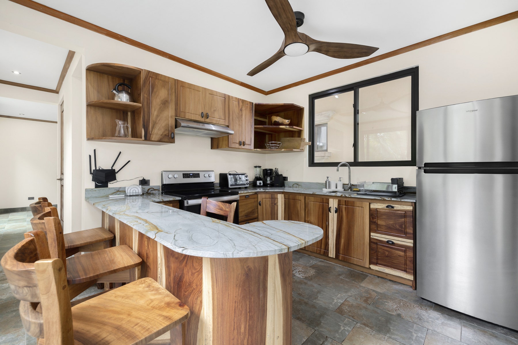Luxury Home With Guest House — photo 10 of 19