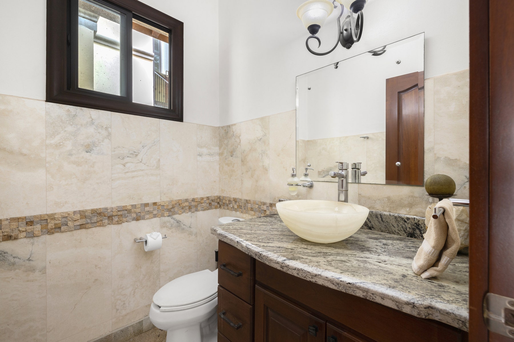 Luxury Home With Guest House — photo 13 of 19
