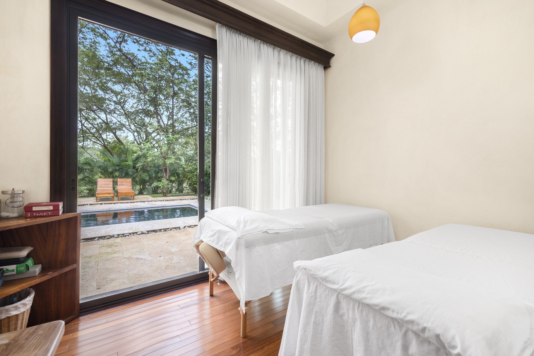 Luxury Home With Guest House — photo 14 of 19