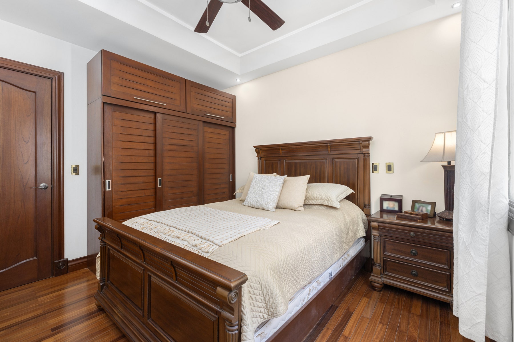 Luxury Home With Guest House — photo 16 of 19