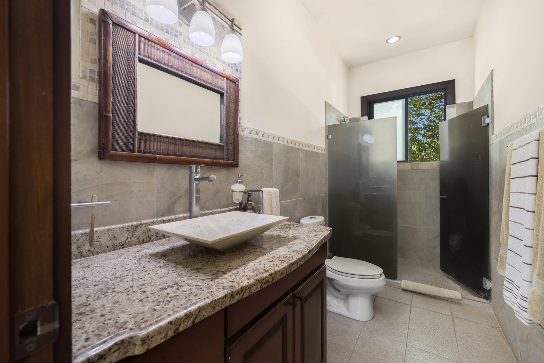 Luxury Home With Guest House — photo 17 of 19