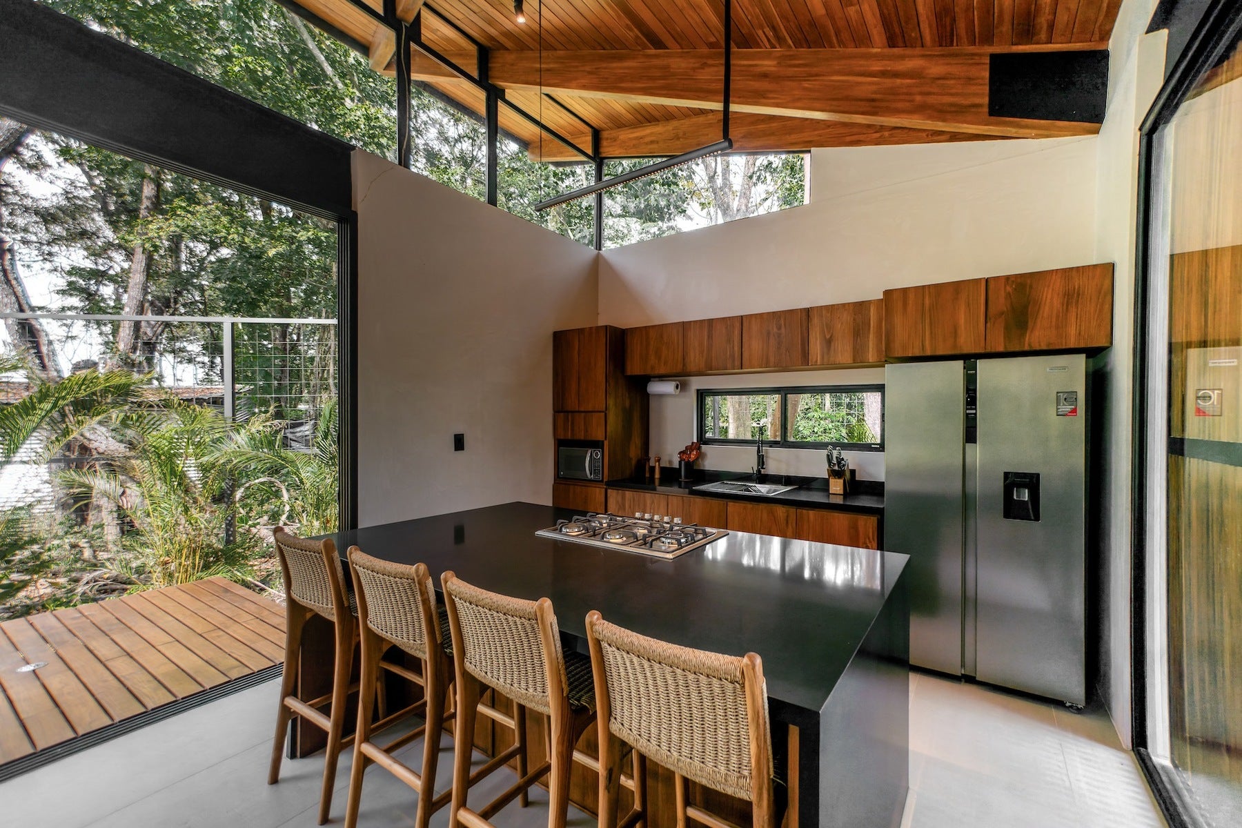 Luxurious Tropical Modern Home — photo 7 of 16