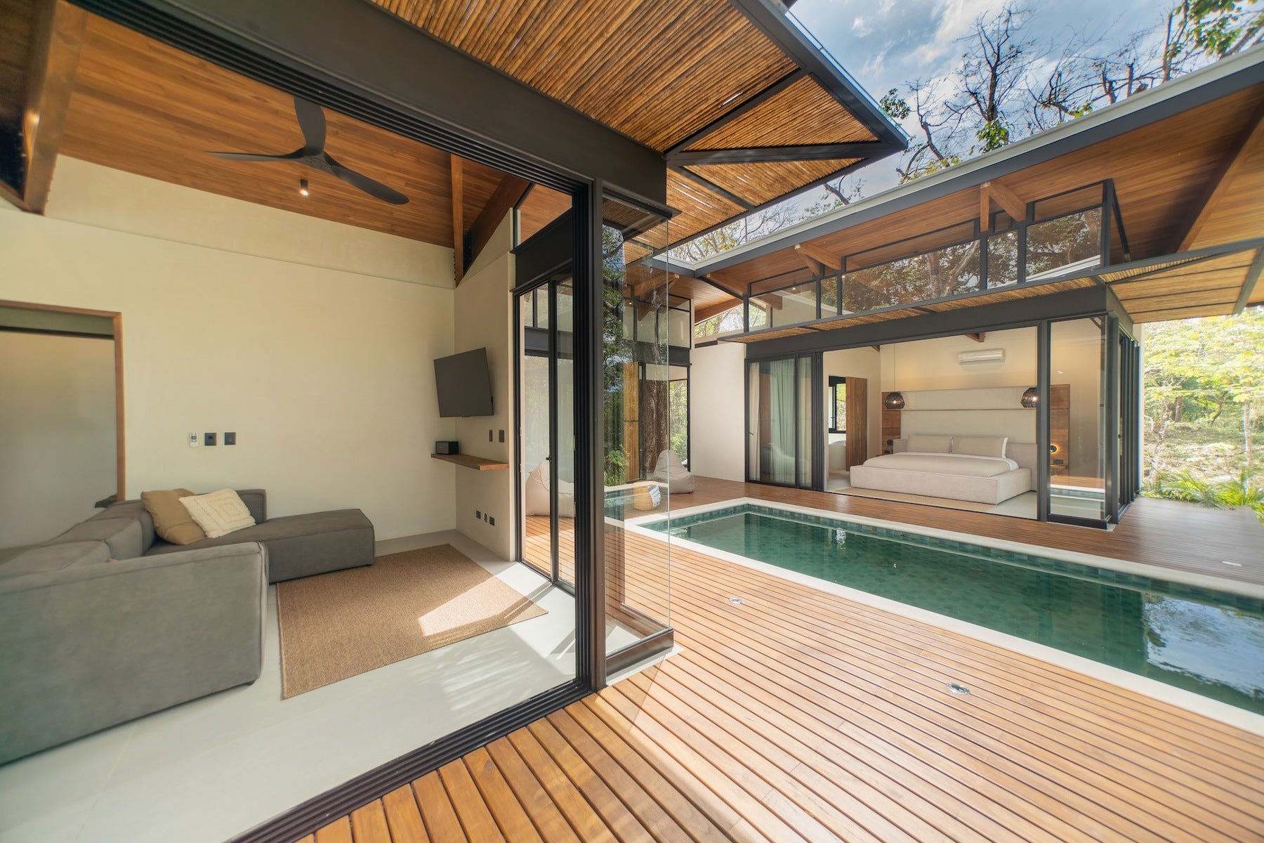 Luxurious Tropical Modern Home — photo 8 of 16