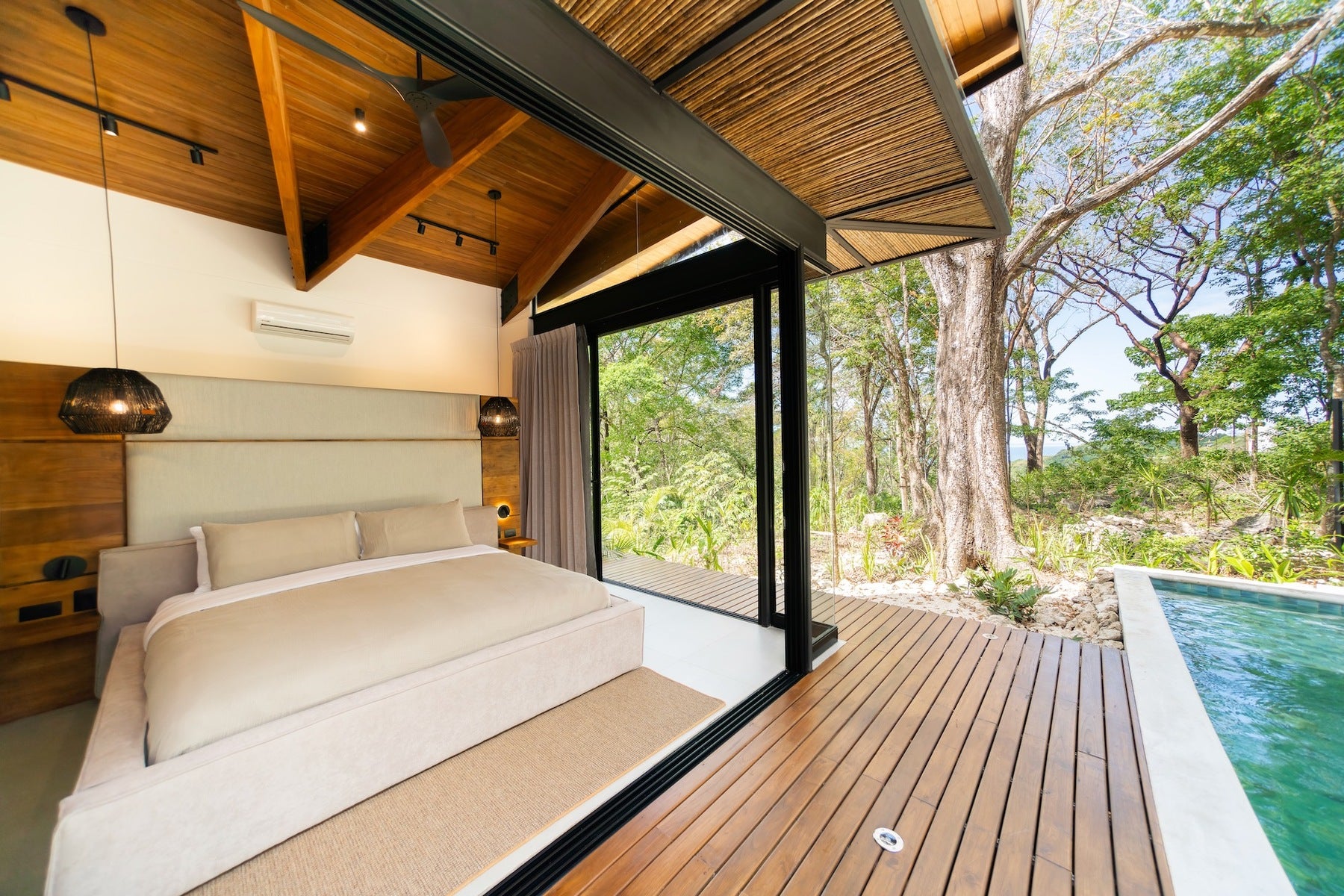 Luxurious Tropical Modern Home — photo 6 of 16