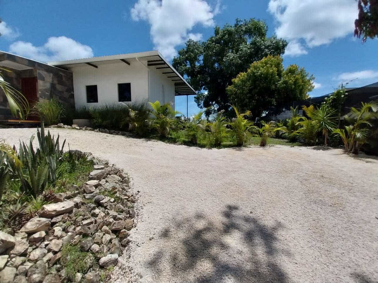 Beautiful Valley View House — photo 3 of 17