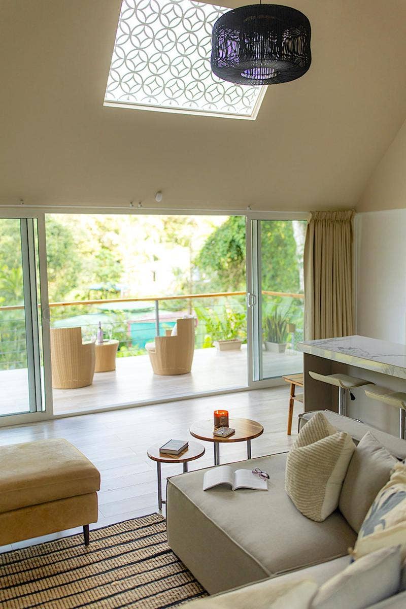 Two Bedroom Contemporary Designed House — photo 11 of 19