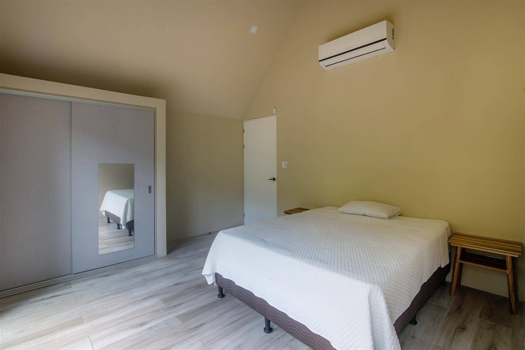 Two Bedroom Contemporary Designed House — photo 16 of 19