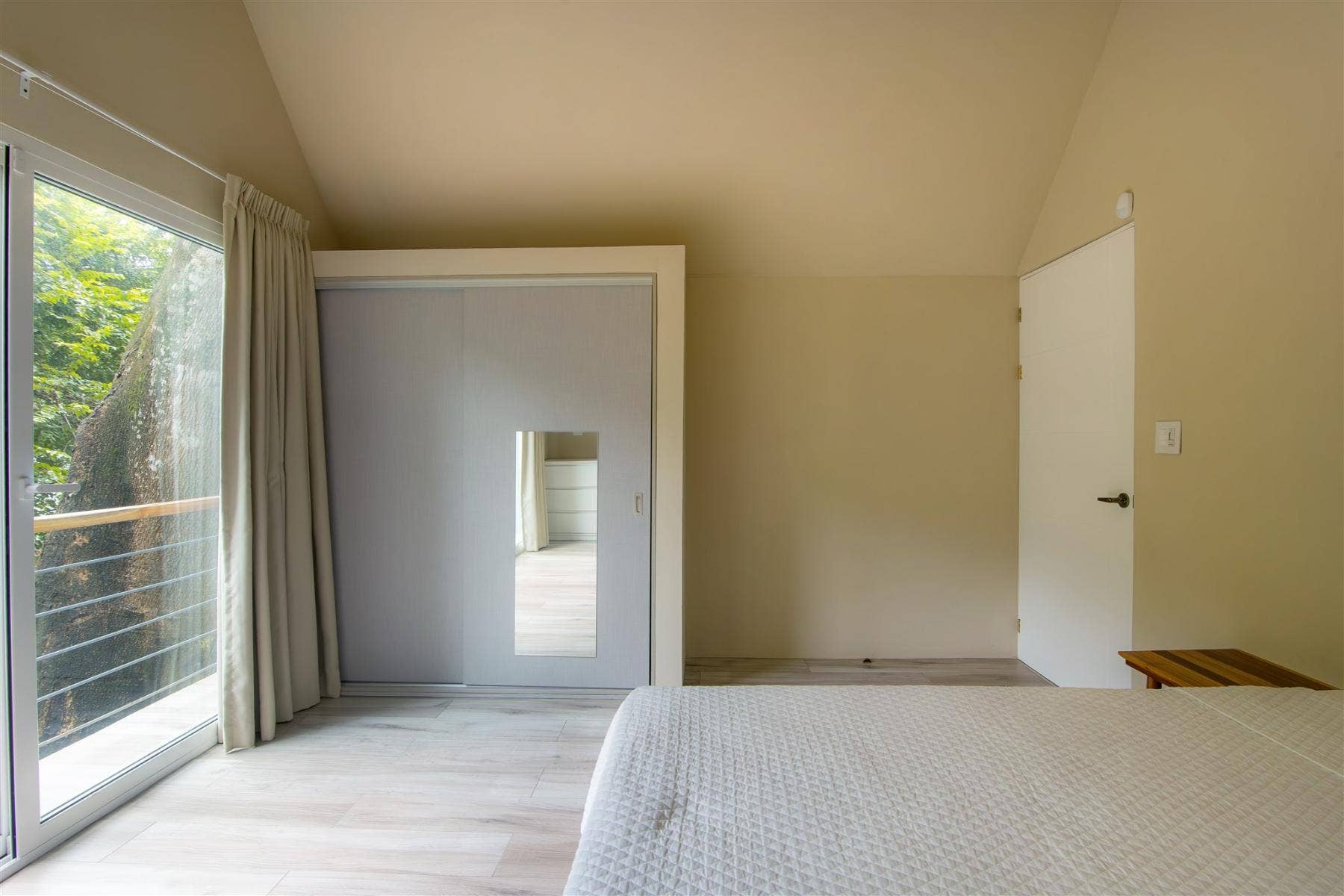 Two Bedroom Contemporary Designed House — photo 18 of 19