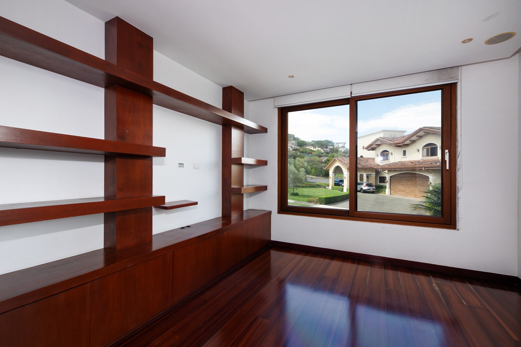 Investment Cerro Alto Modern Home. — photo 7 of 19