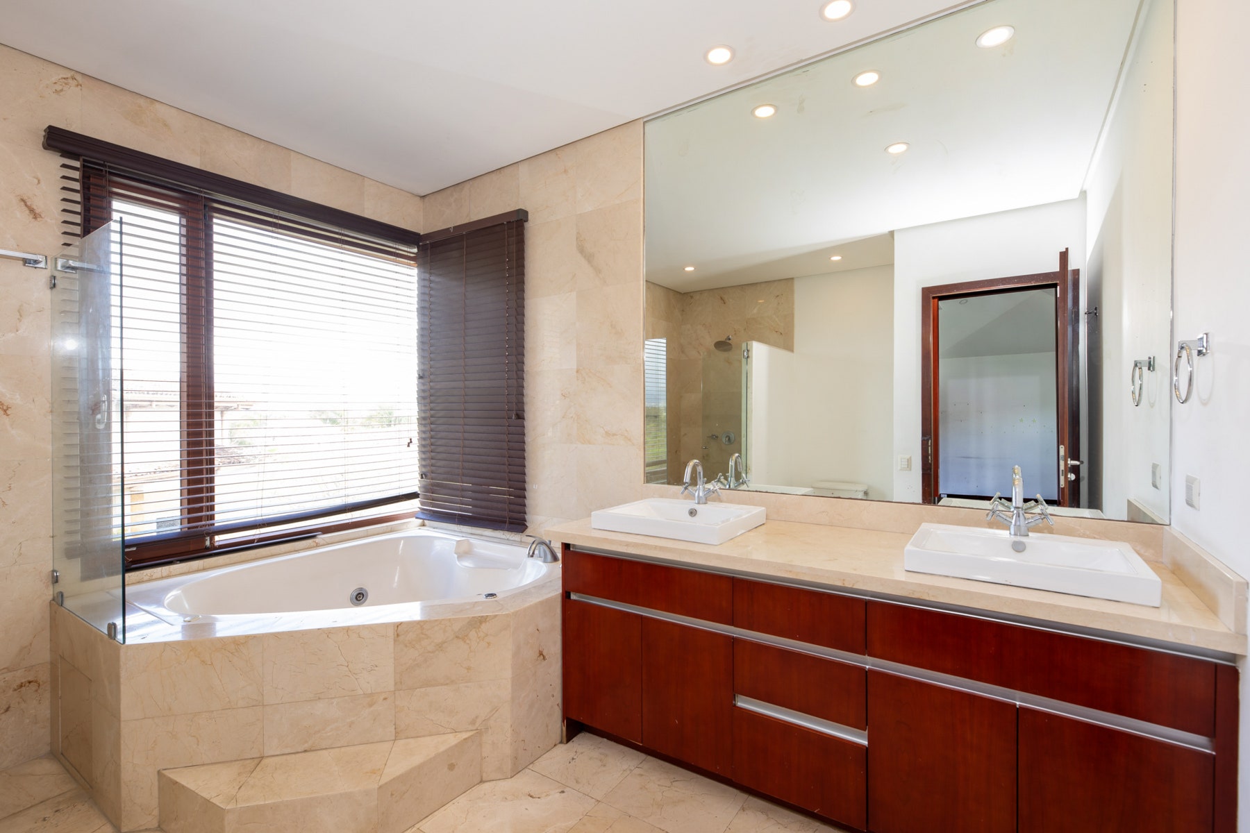 Investment Cerro Alto Modern Home. — photo 14 of 19
