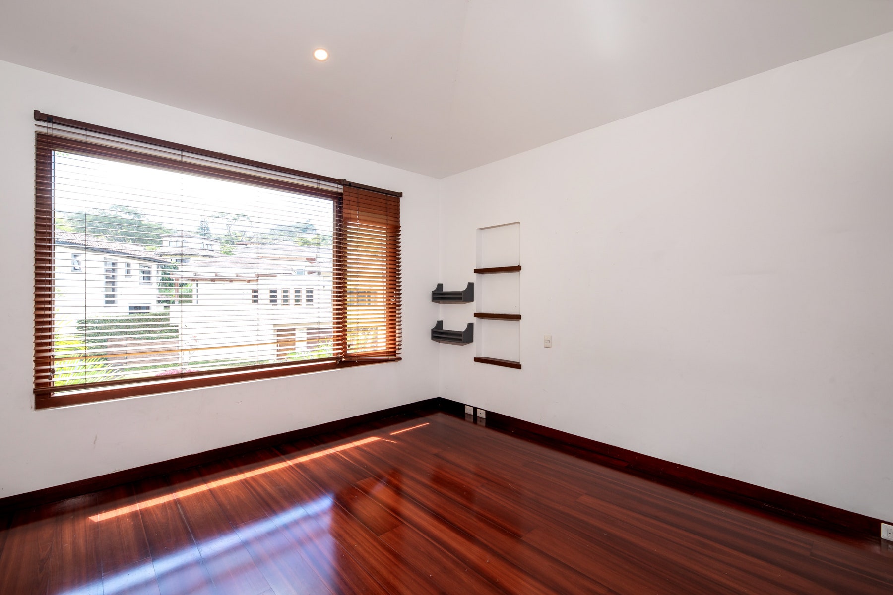Investment Cerro Alto Modern Home. — photo 13 of 19