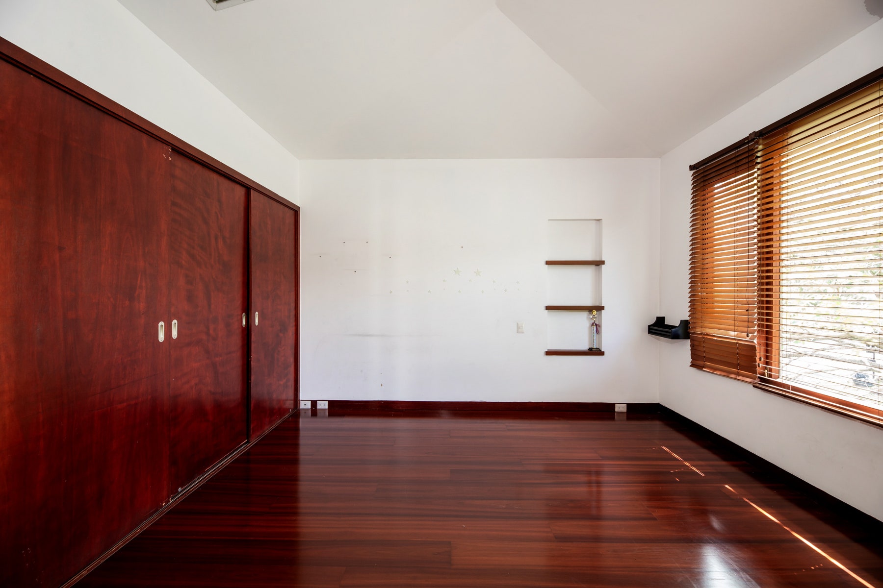 Investment Cerro Alto Modern Home. — photo 16 of 19