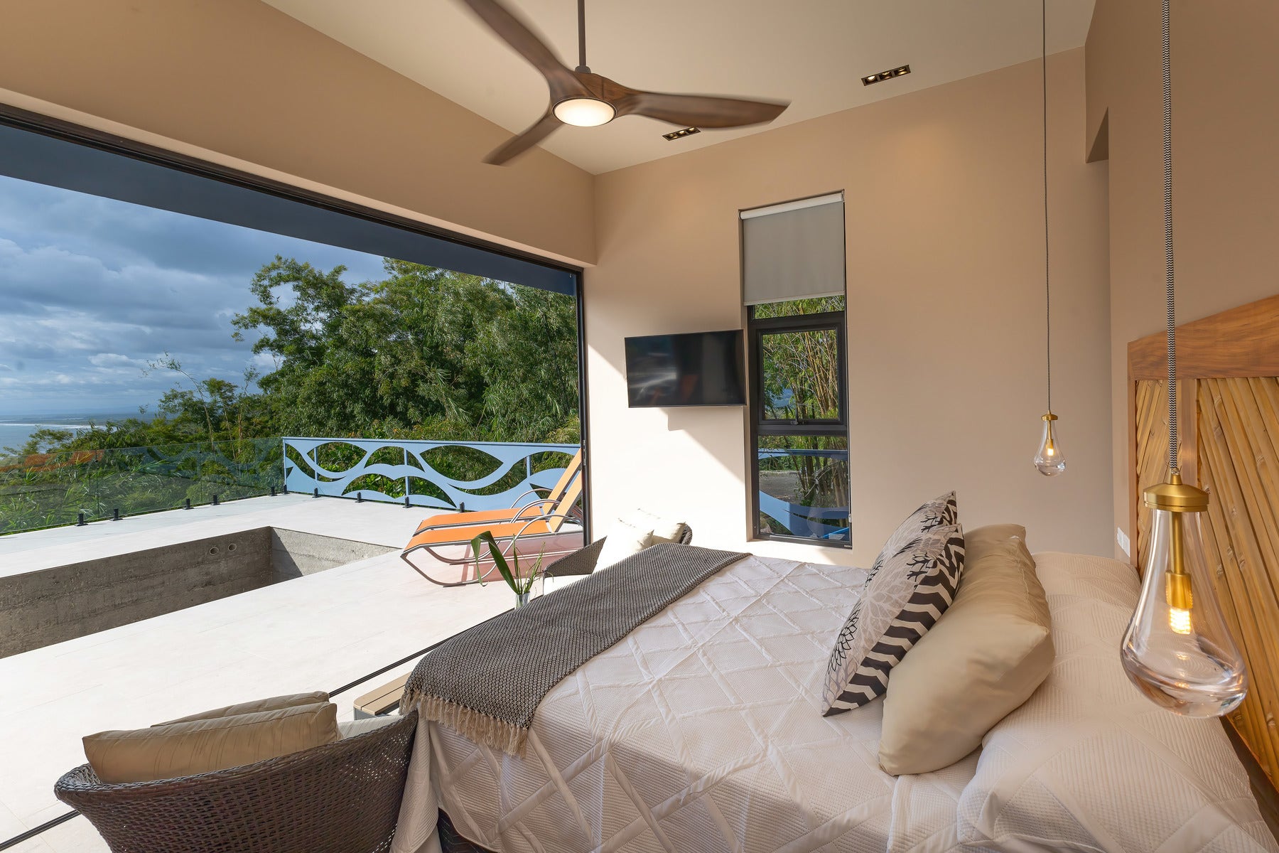 Modern Luxury Villa Near Marina — photo 8 of 19