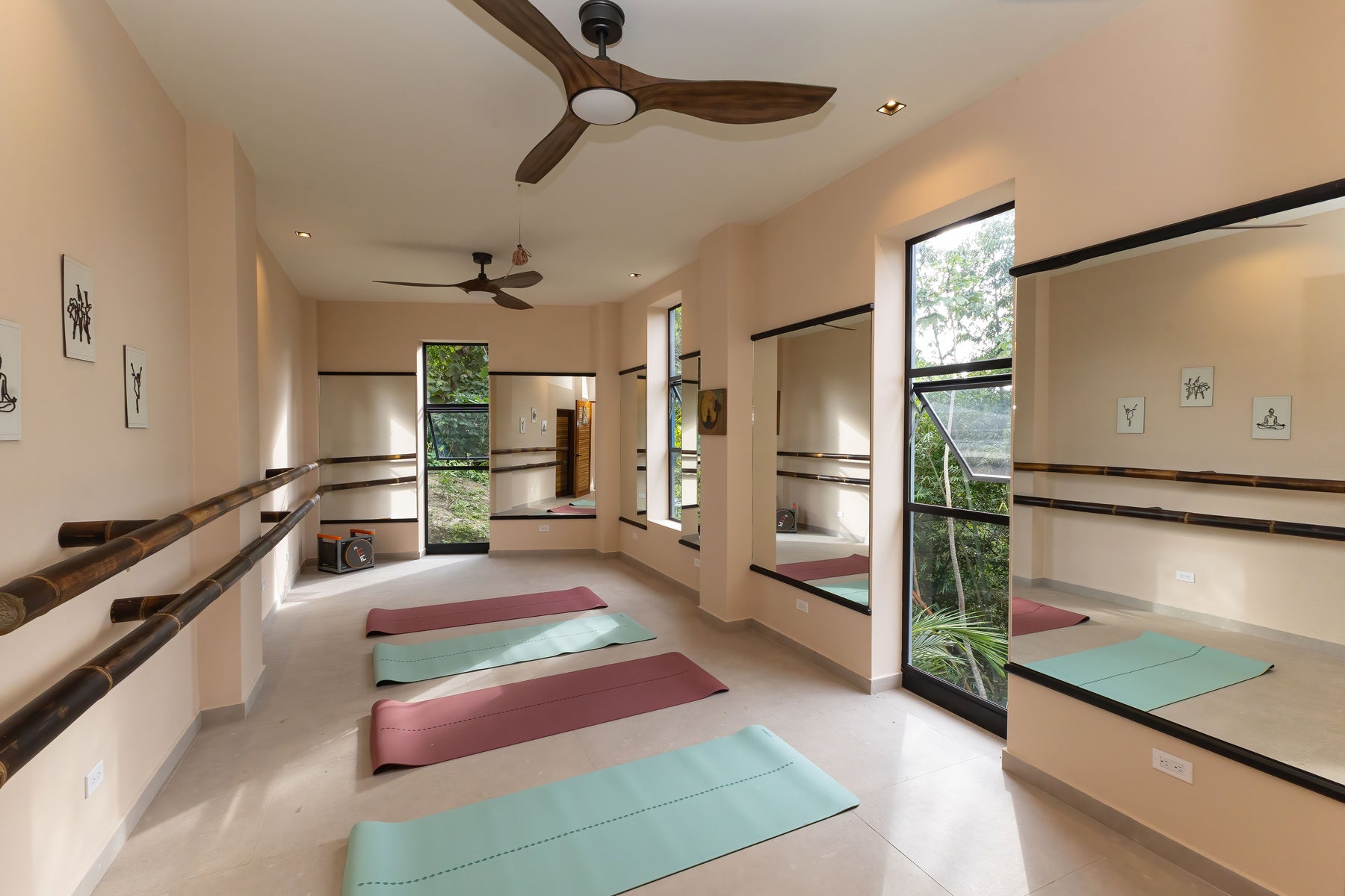 Modern Luxury Villa Near Marina — photo 14 of 19