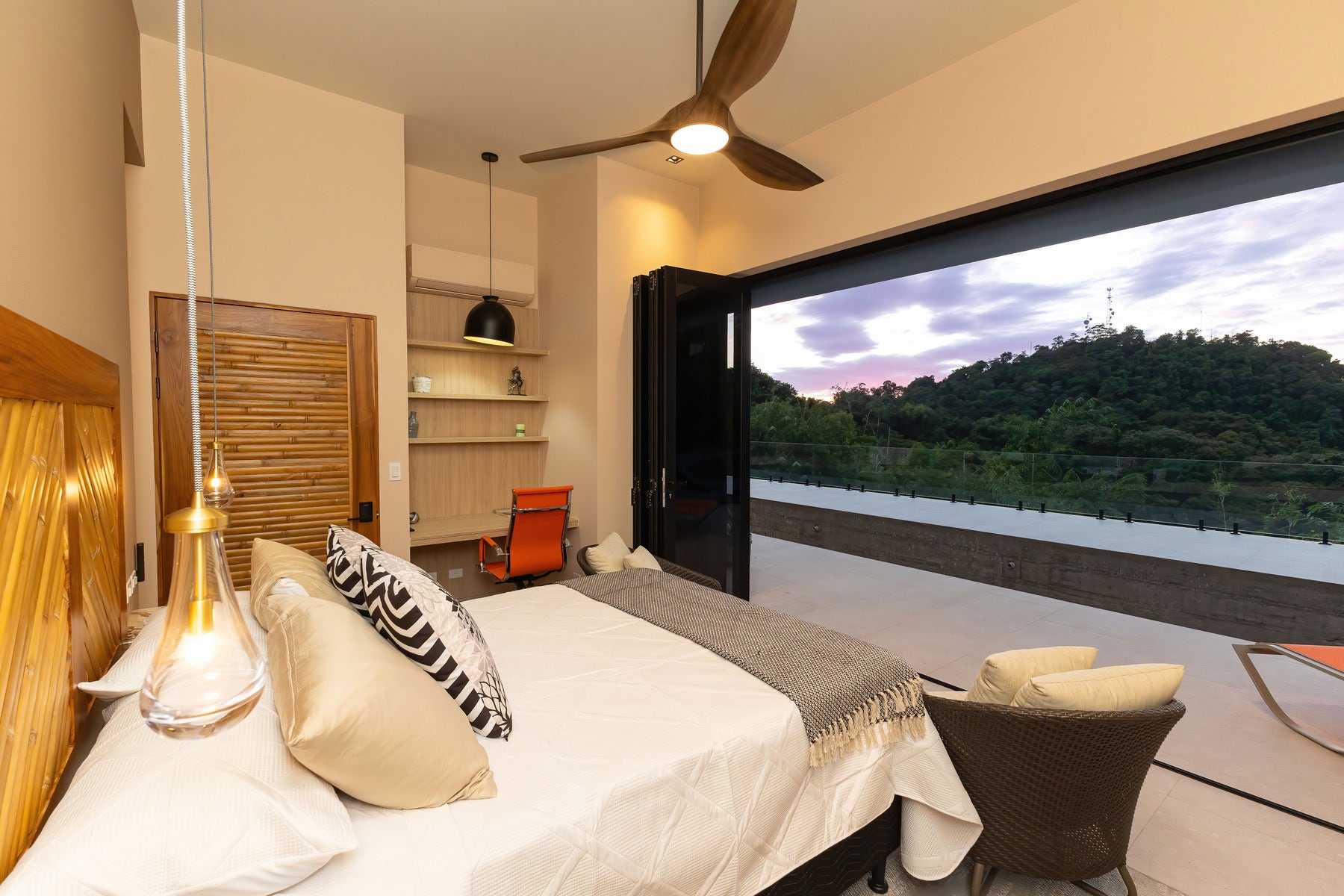 Modern Luxury Villa Near Marina — photo 13 of 19