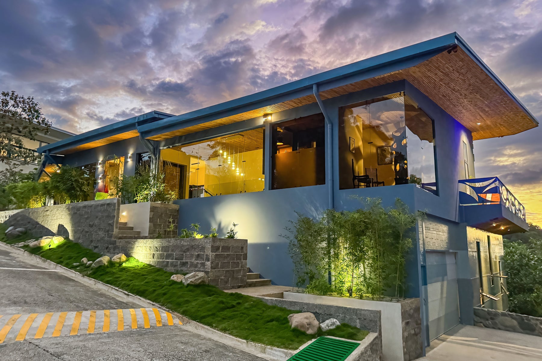 Modern Luxury Villa Near Marina — photo 2 of 19