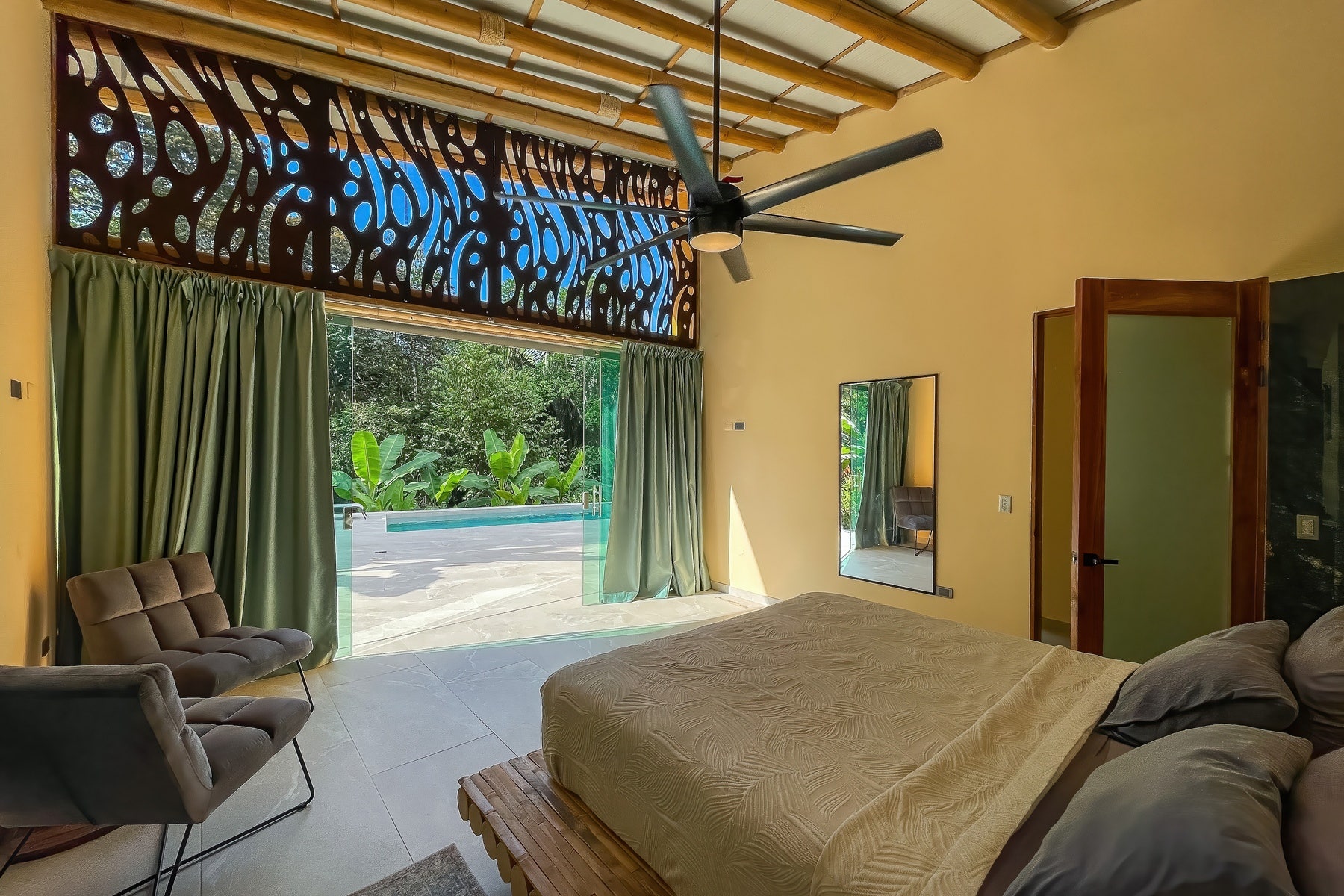 Luxury Jungle Retreat — photo 14 of 19