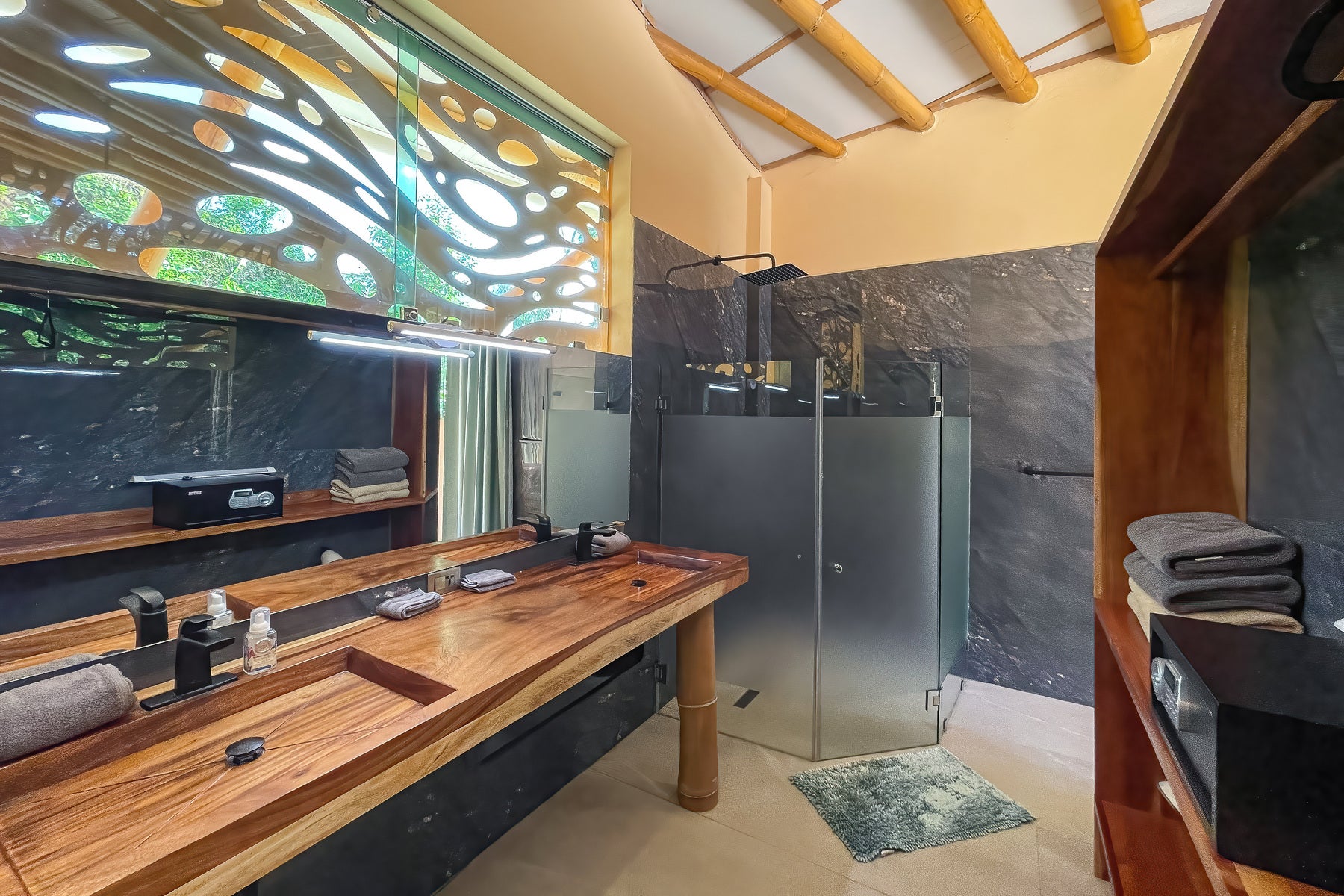 Luxury Jungle Retreat — photo 16 of 19