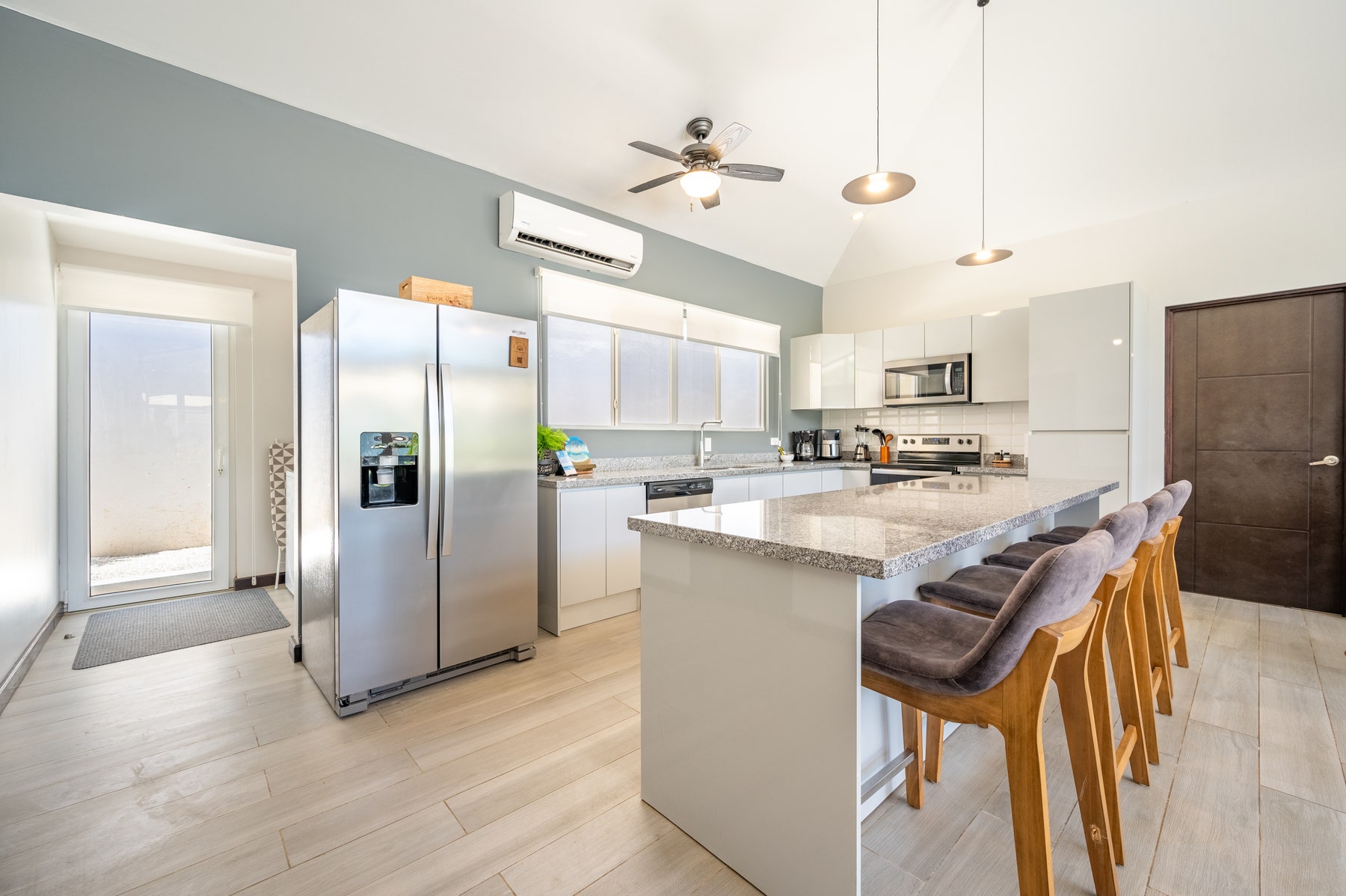Beach and Surf House — photo 3 of 19