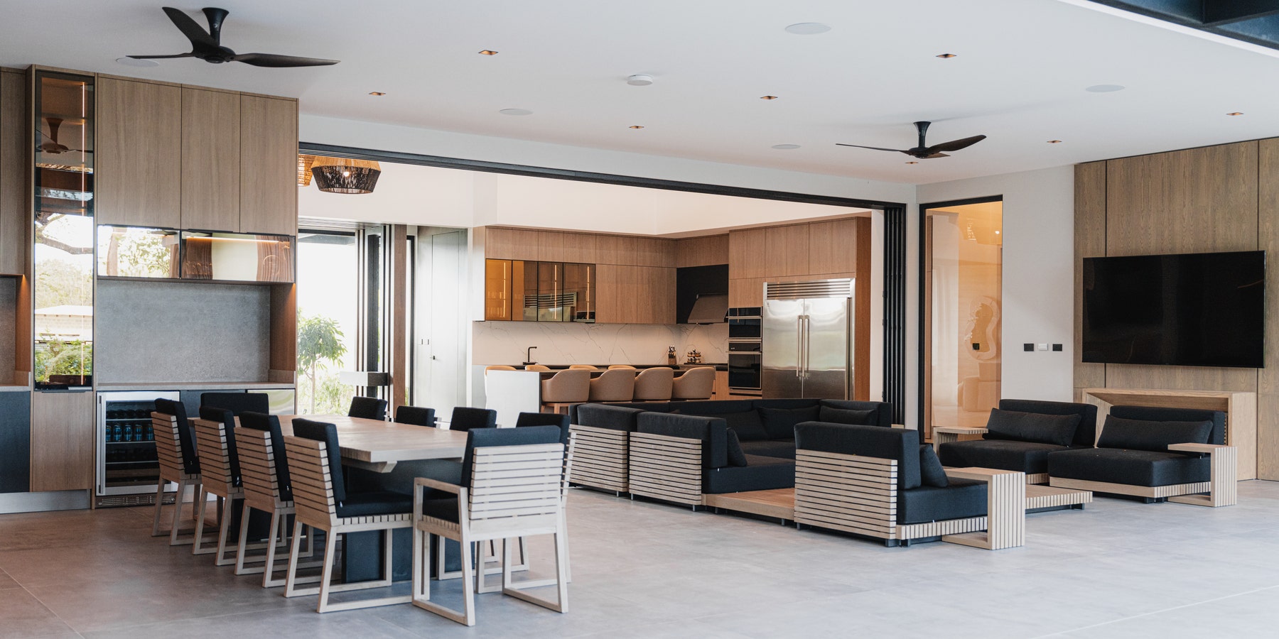 Modern Home with Guest Villa — foto 12 de 19