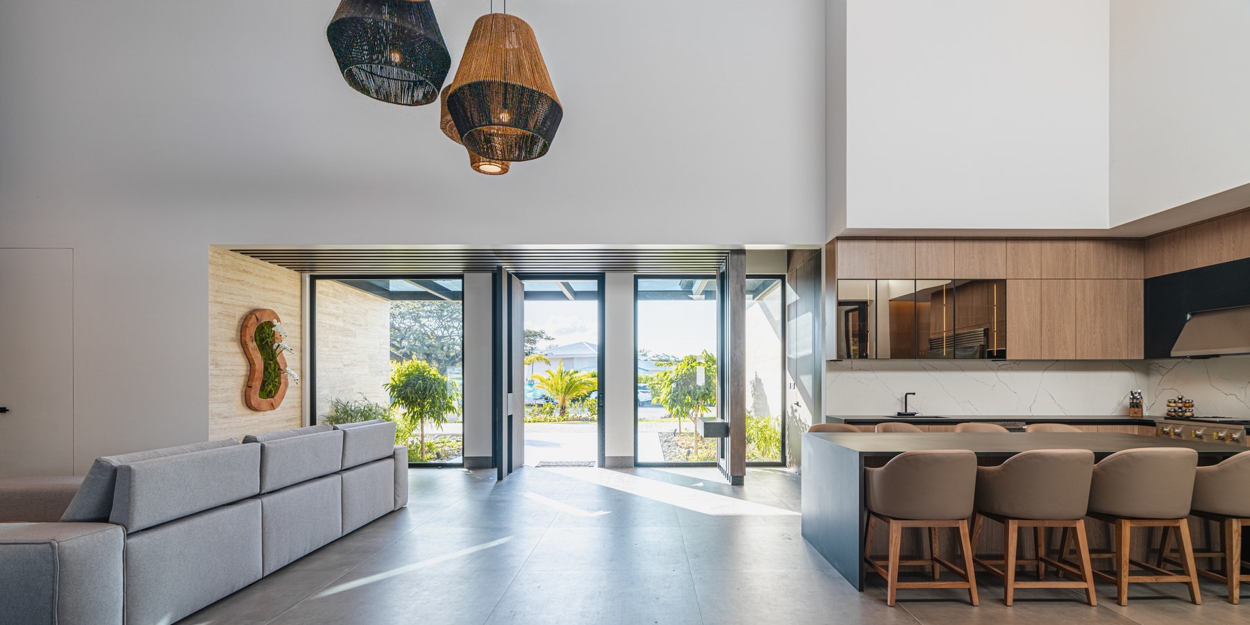 Modern Home with Guest Villa — foto 8 de 19