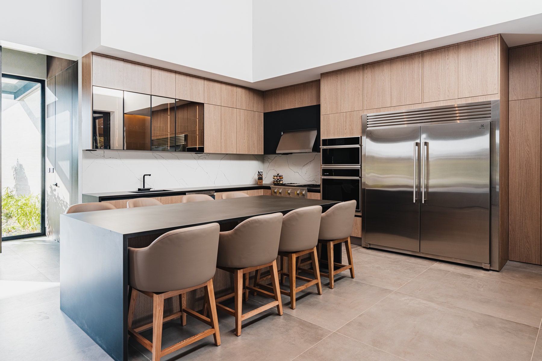 Modern Home with Guest Villa — foto 7 de 19