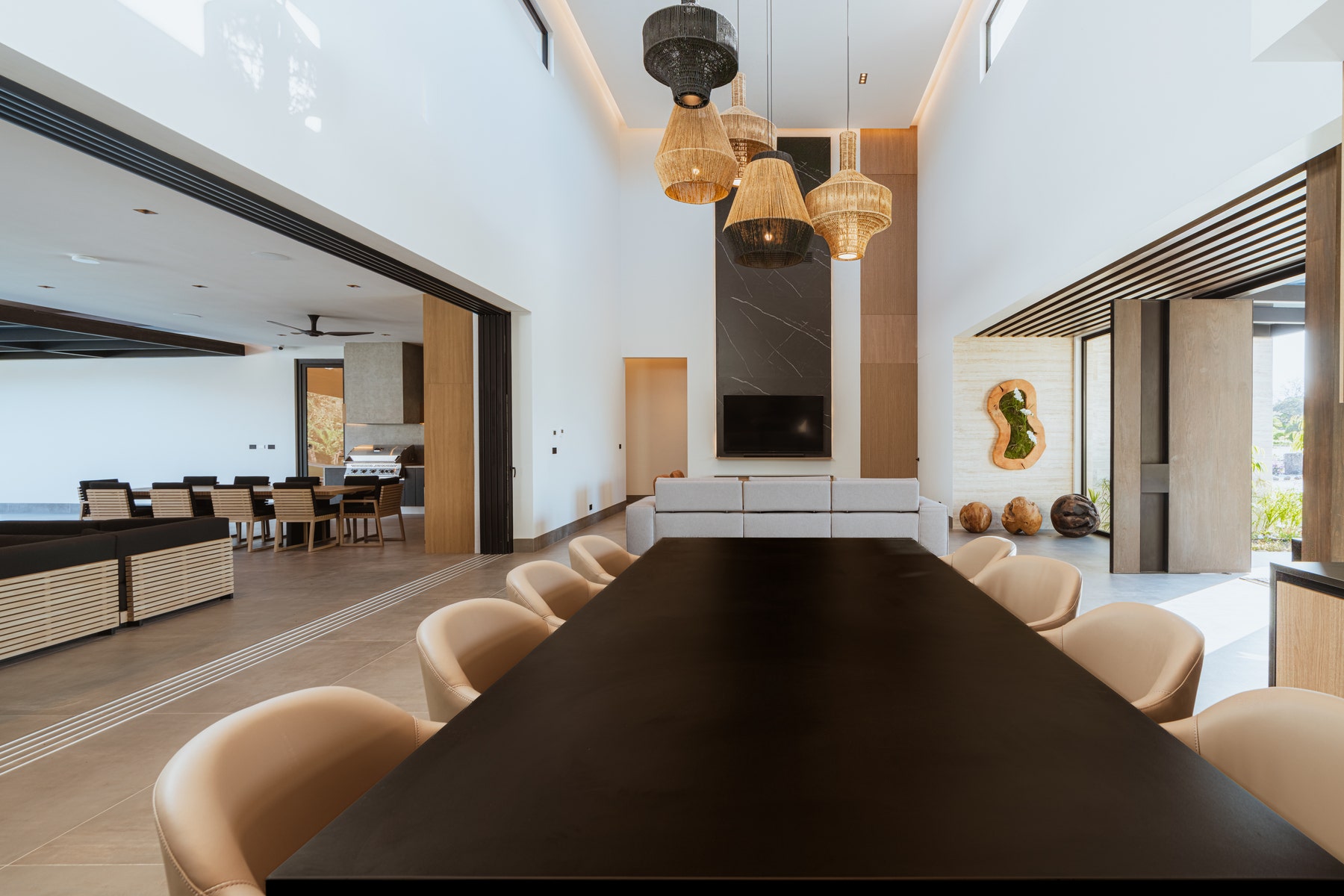 Modern Home with Guest Villa — foto 10 de 19