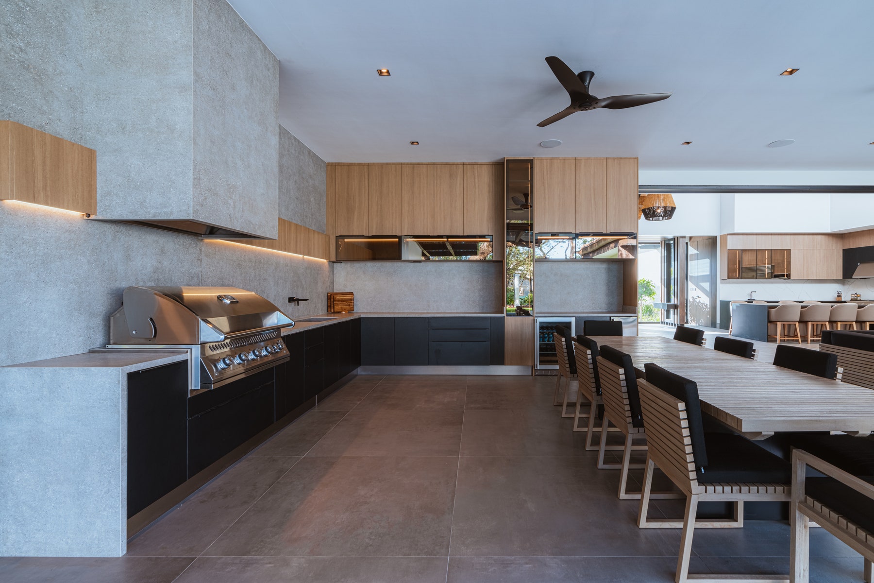 Modern Home with Guest Villa — foto 14 de 19