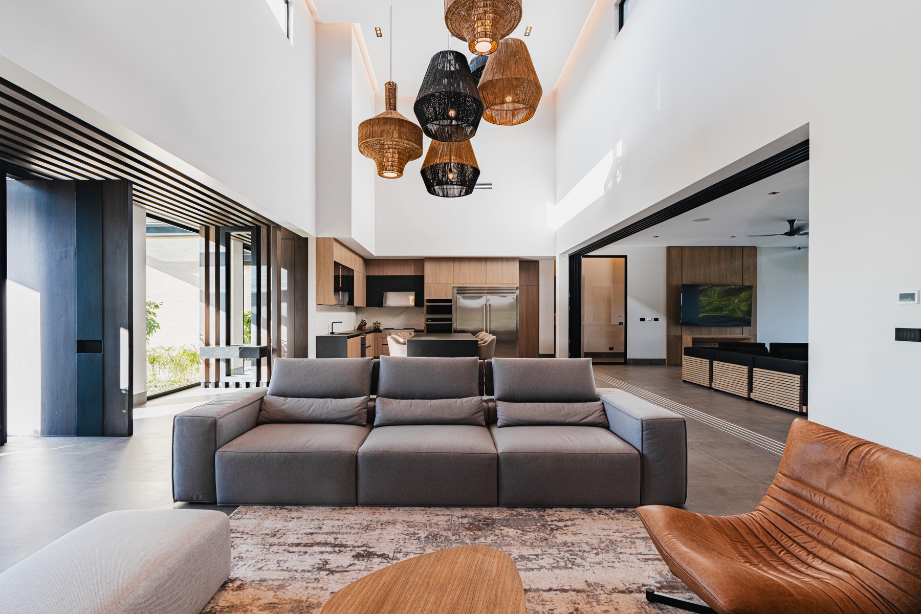 Modern Home with Guest Villa — foto 11 de 19