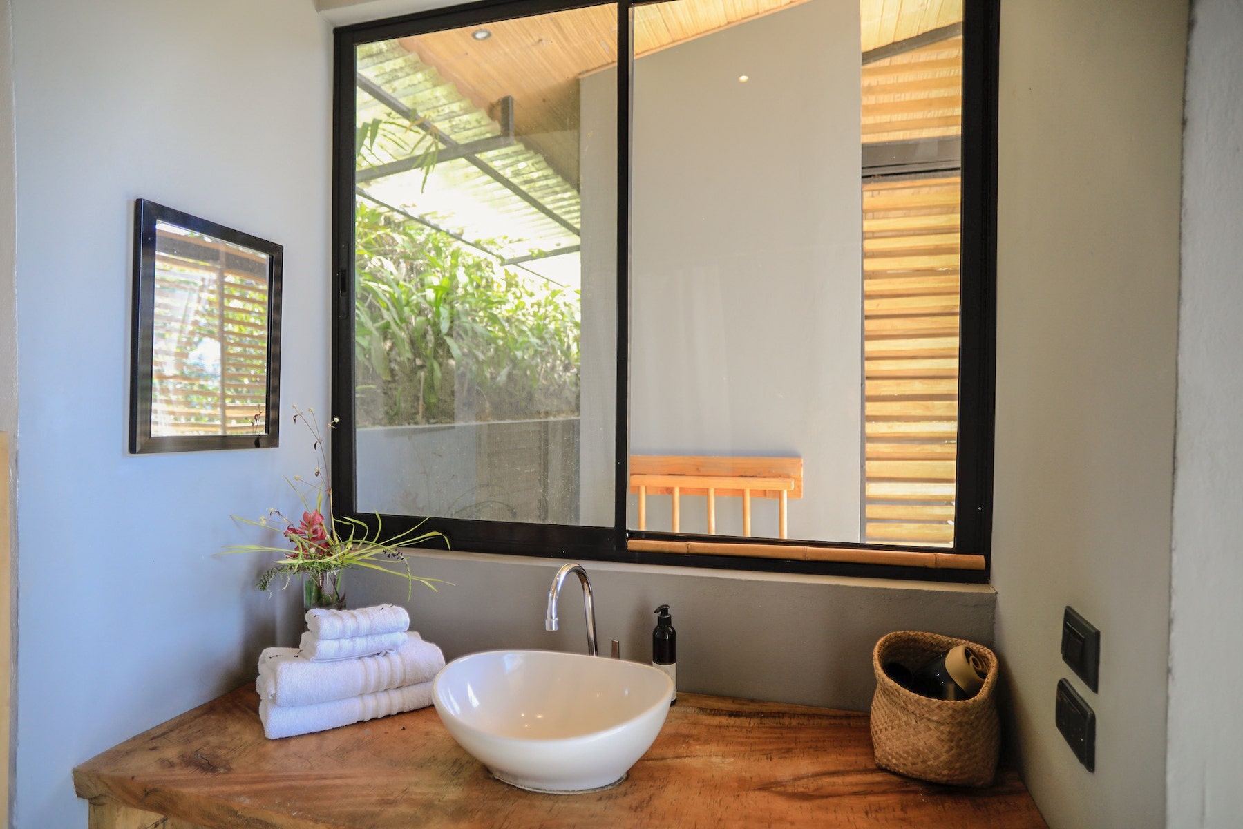 Ocean View Tropical Home — photo 11 of 12