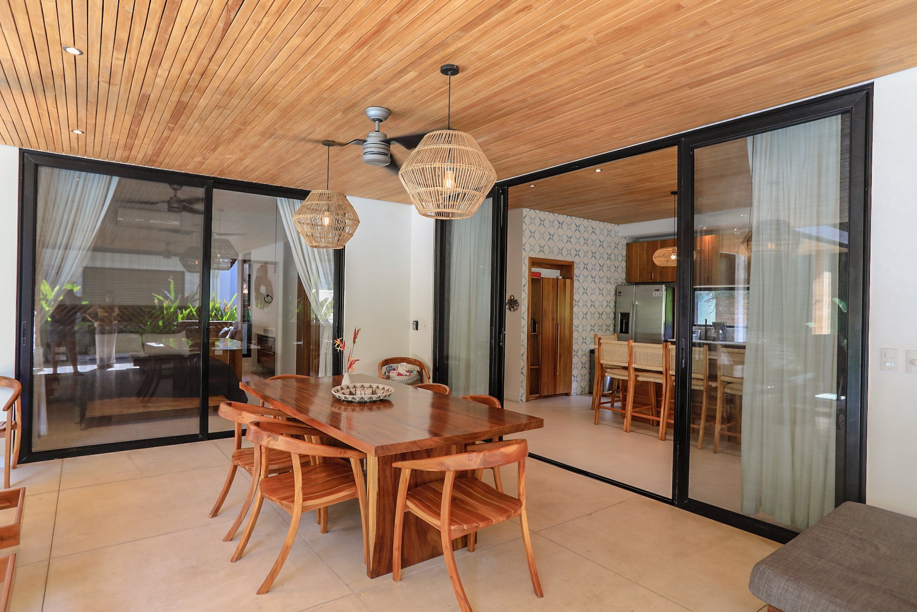 Tropical Modern Home Steps to the Surf — photo 6 of 19