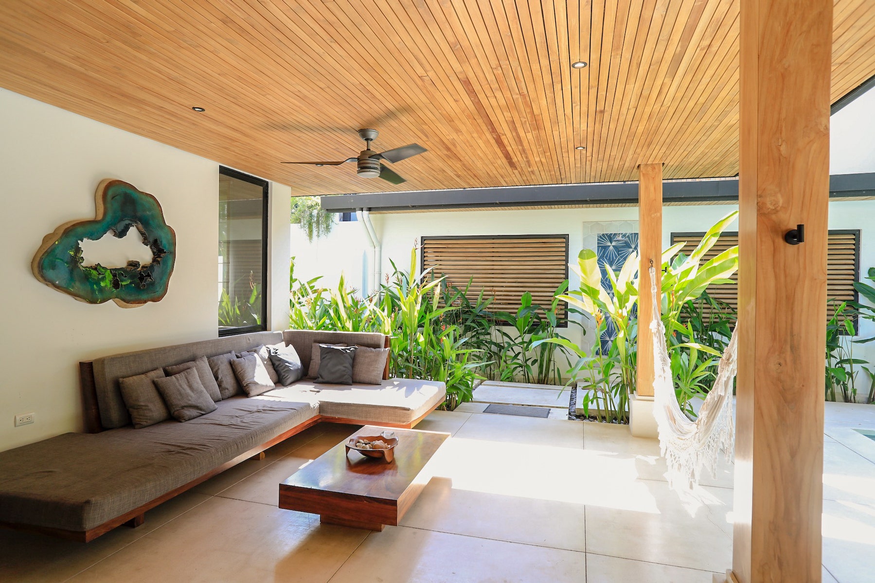 Tropical Modern Home Steps to the Surf — photo 7 of 19