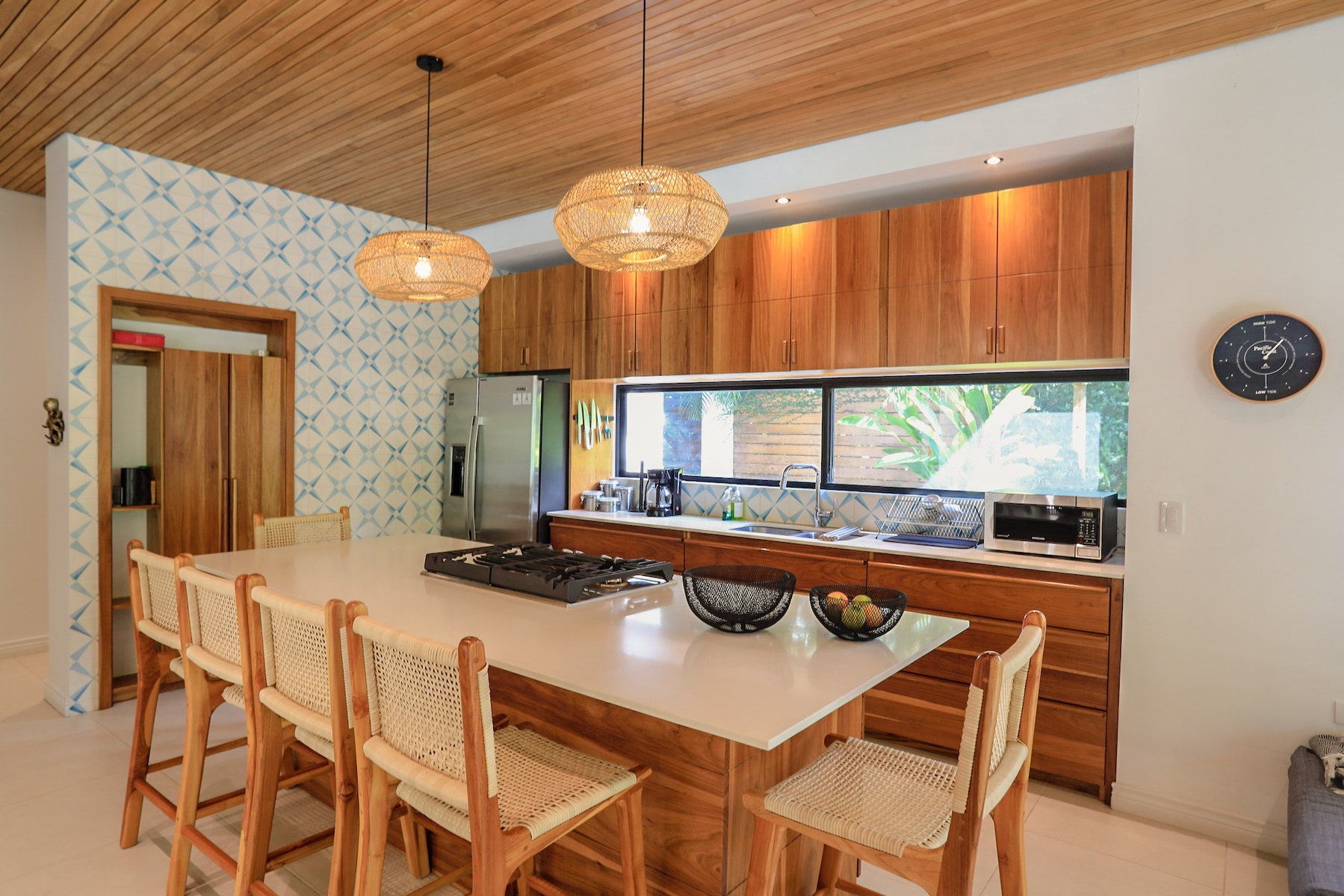 Tropical Modern Home Steps to the Surf — photo 4 of 19