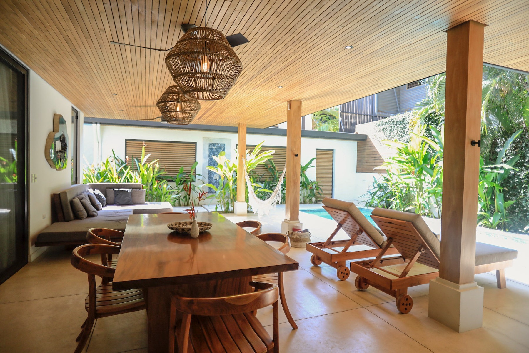 Tropical Modern Home Steps to the Surf — photo 17 of 19