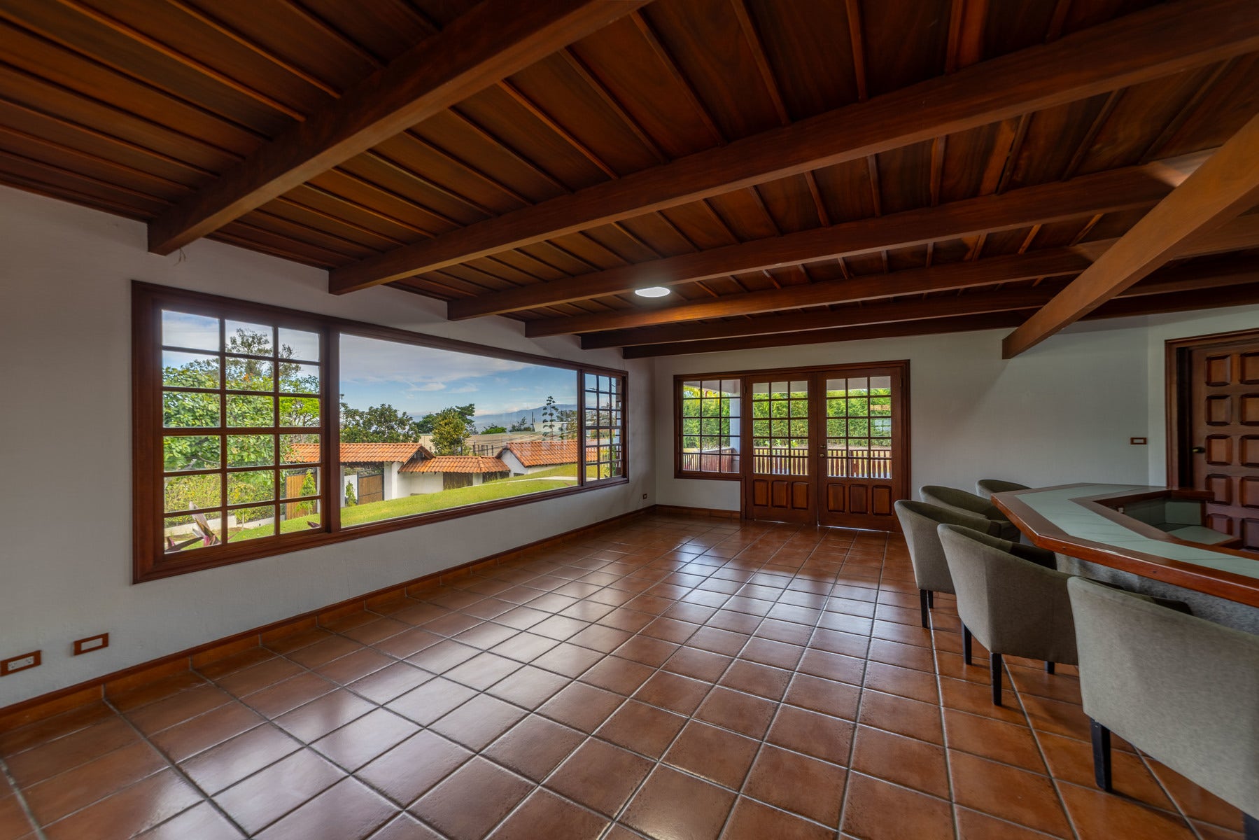 Private Oasis with Guest House — photo 9 of 19