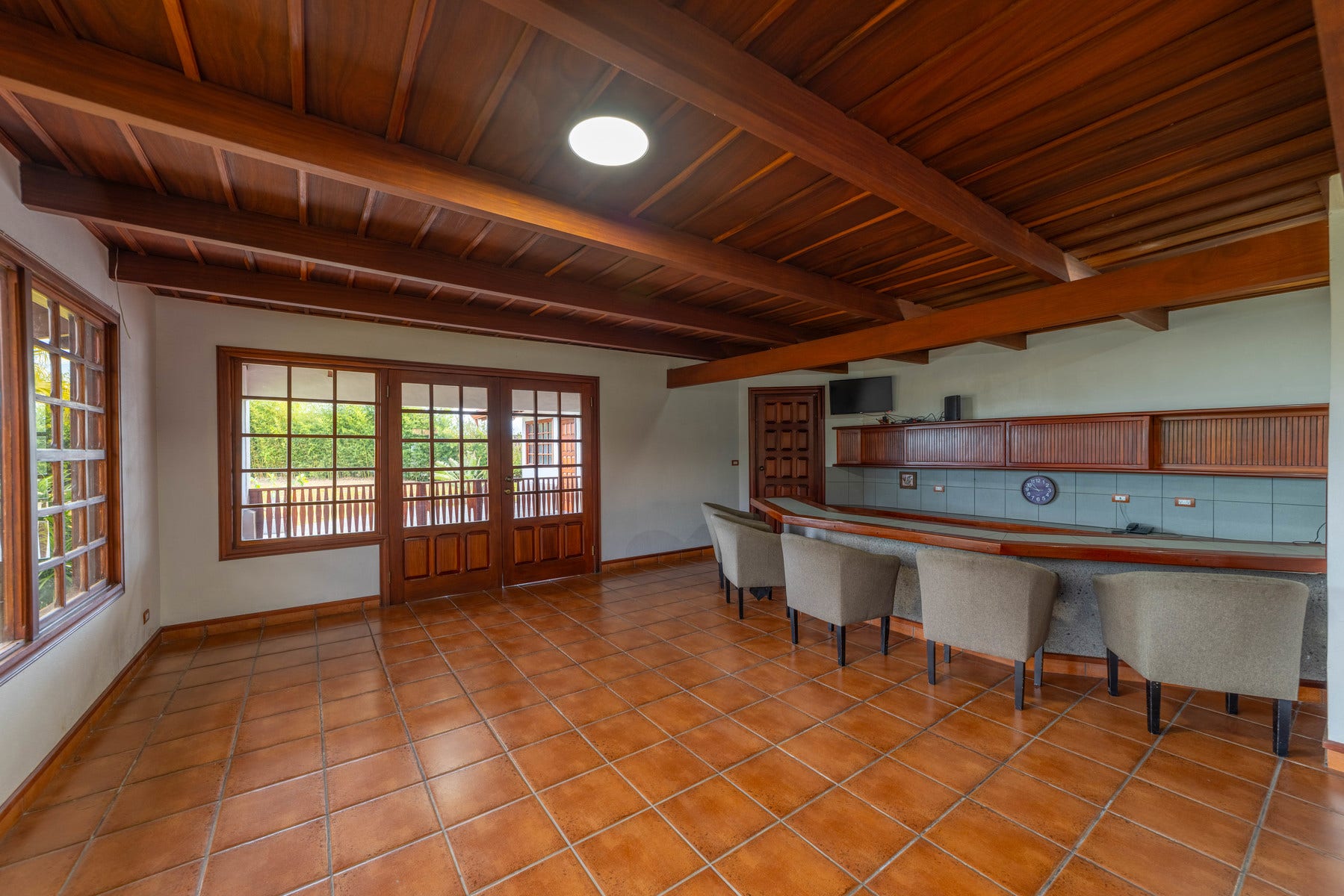 Private Oasis with Guest House — photo 10 of 19