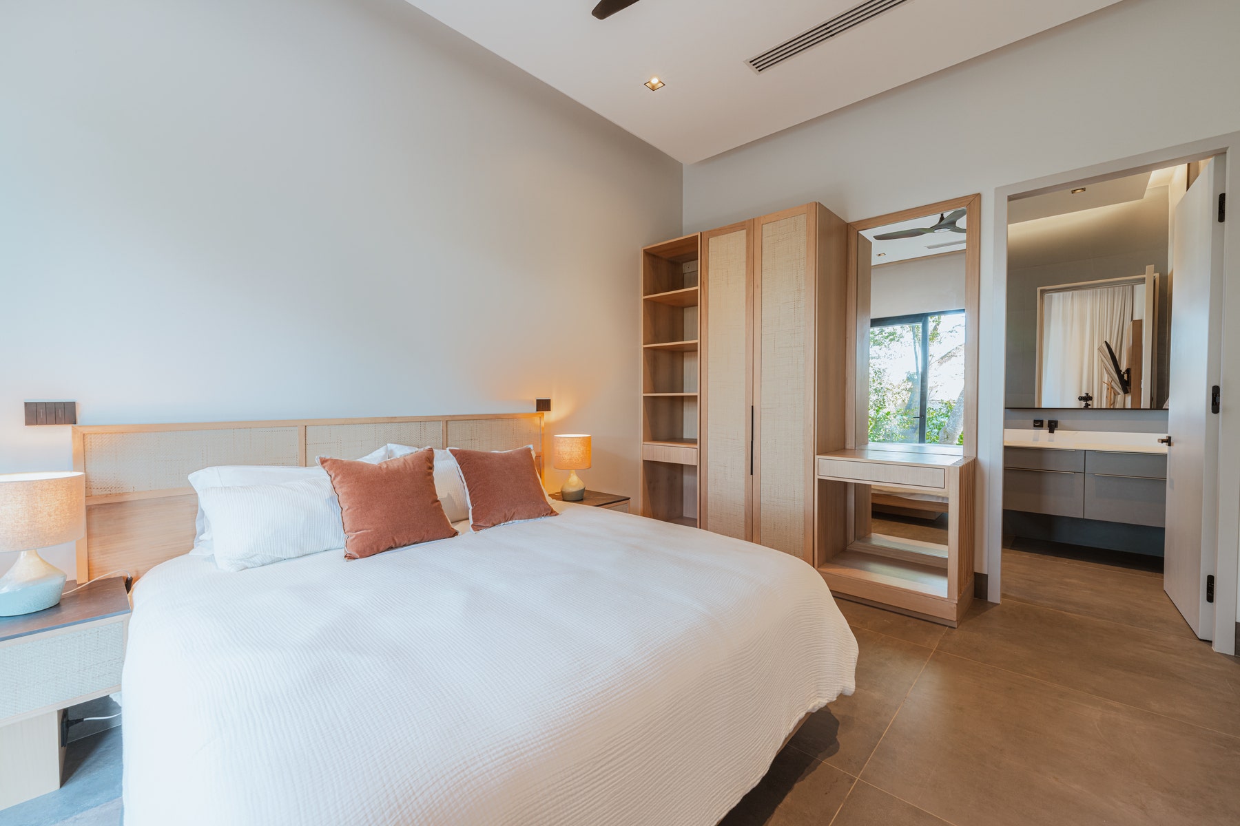 Modern Home with Guest Villa — foto 19 de 19