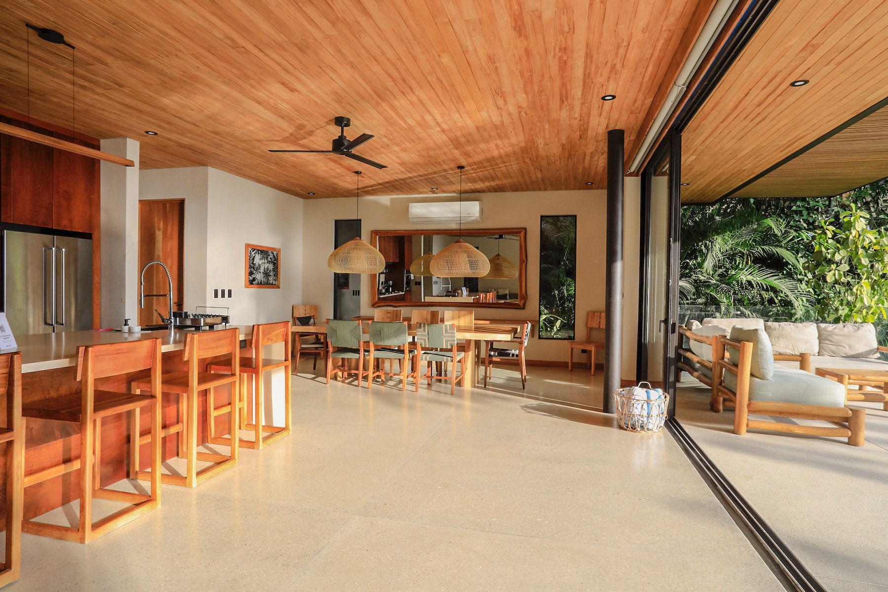 Luxury Villa with Panoramic Ocean Views — photo 4 of 19
