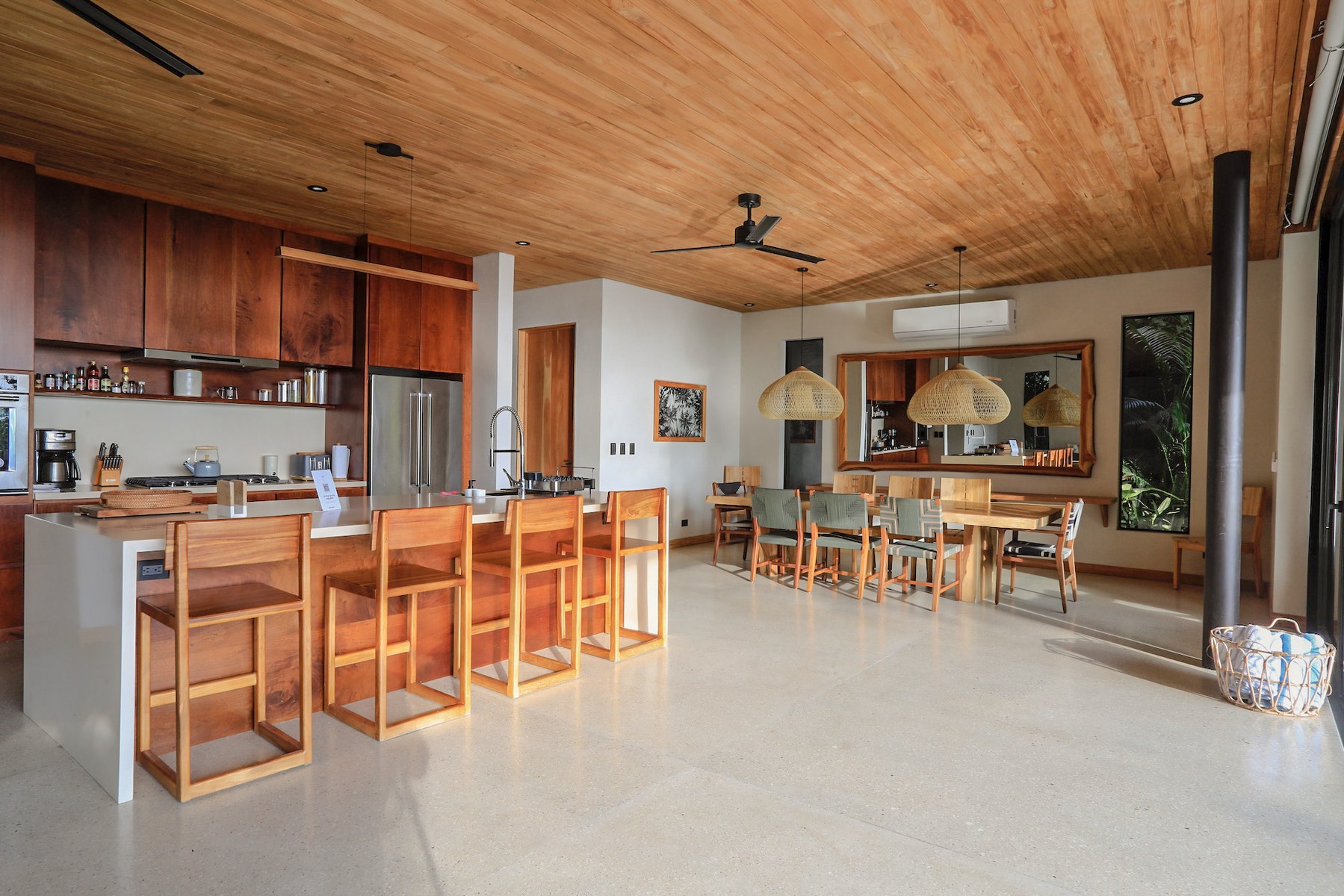 Luxury Villa with Panoramic Ocean Views — photo 15 of 19