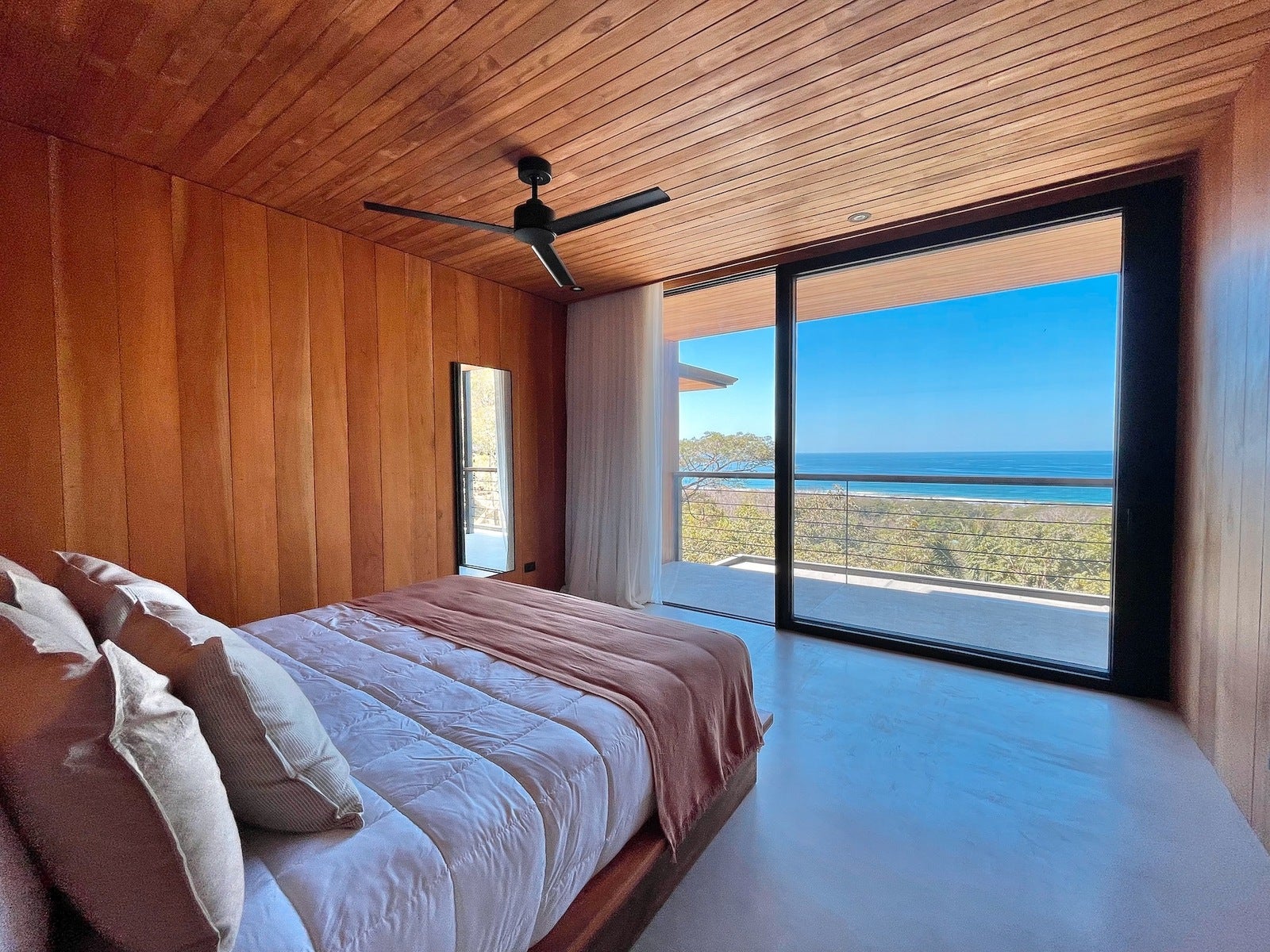 Luxury Villa with Panoramic Ocean Views — photo 16 of 19
