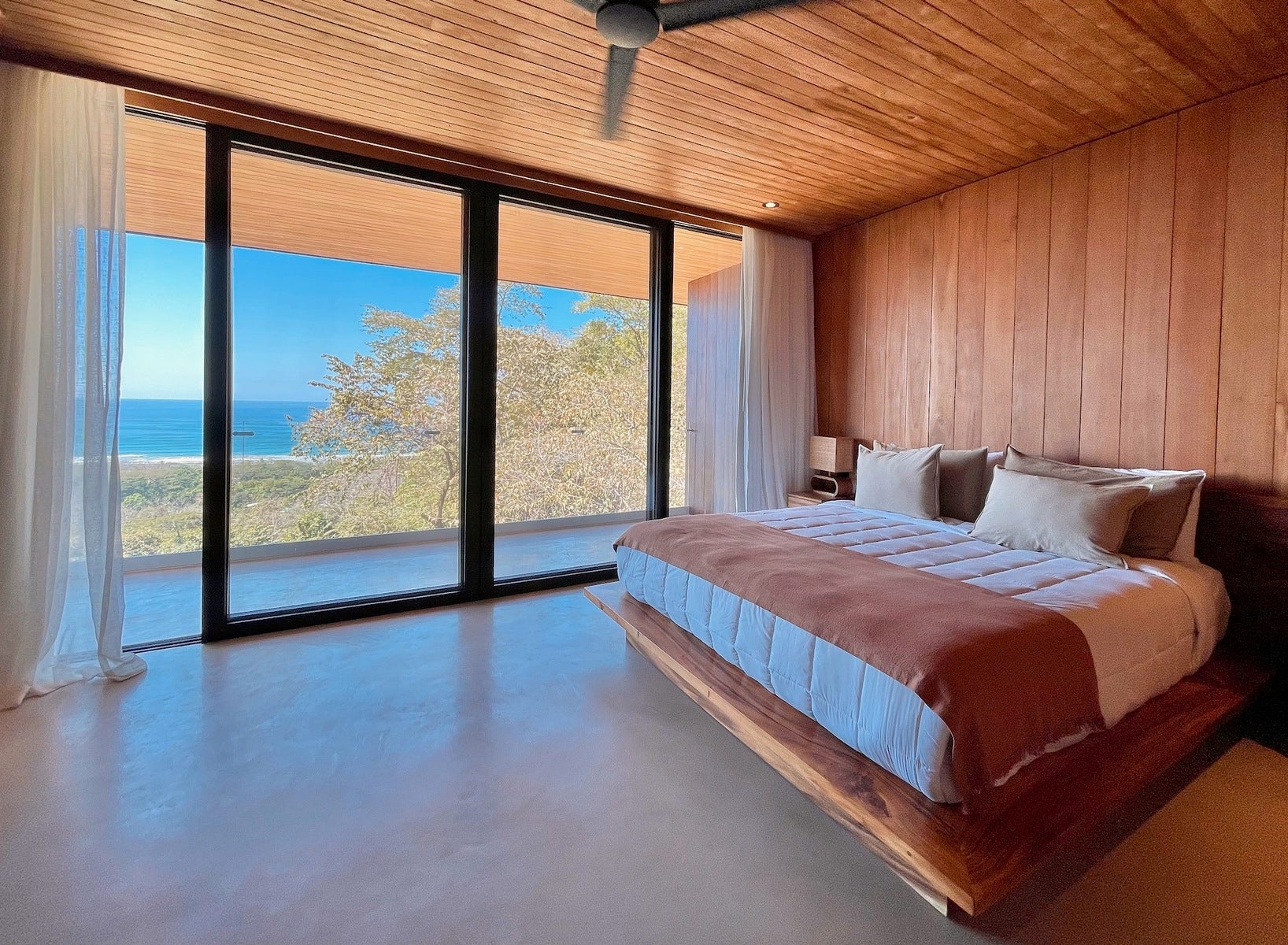 Luxury Villa with Panoramic Ocean Views — photo 9 of 19